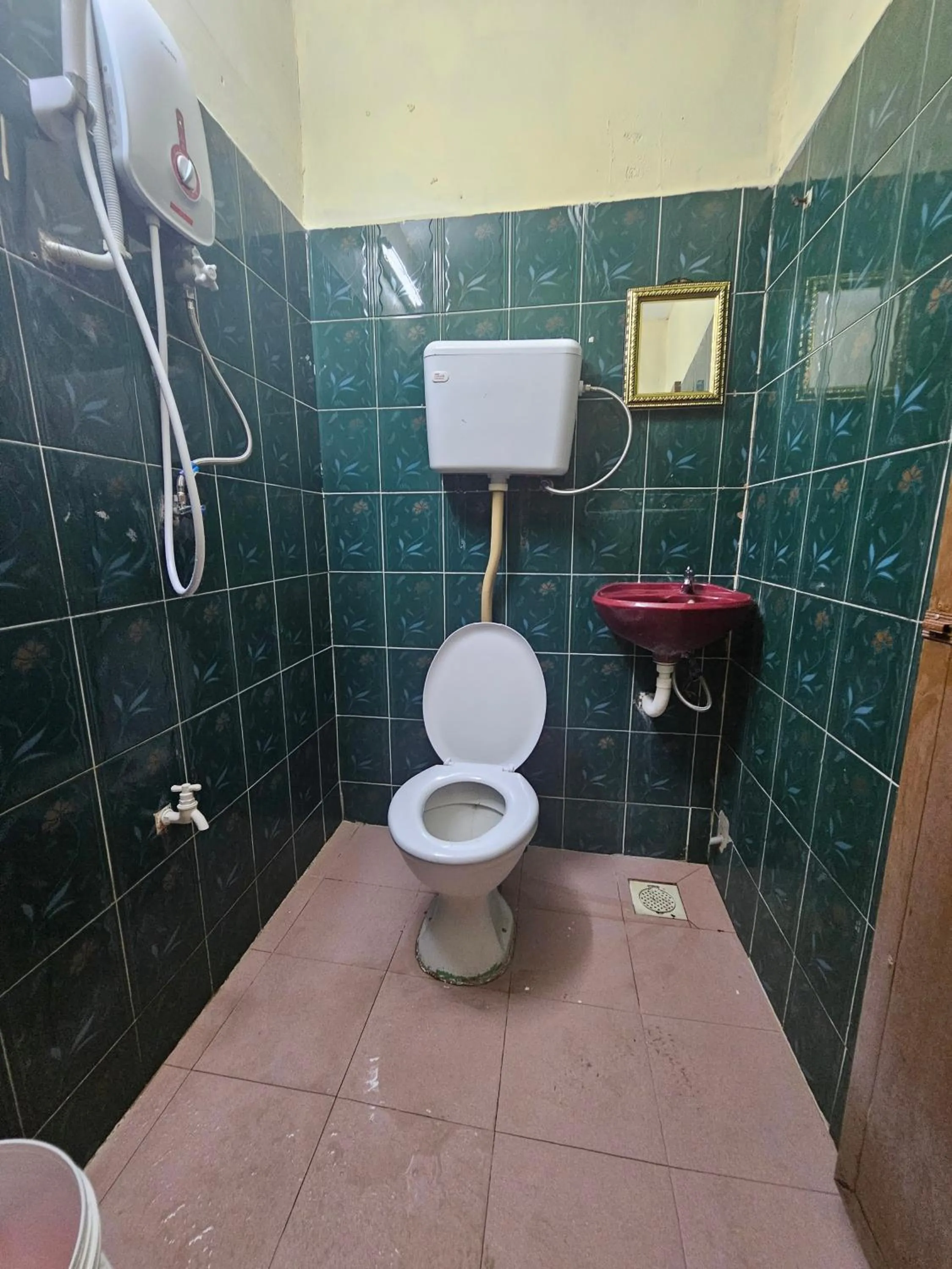 Bathroom in Hotel O Bintang Inns