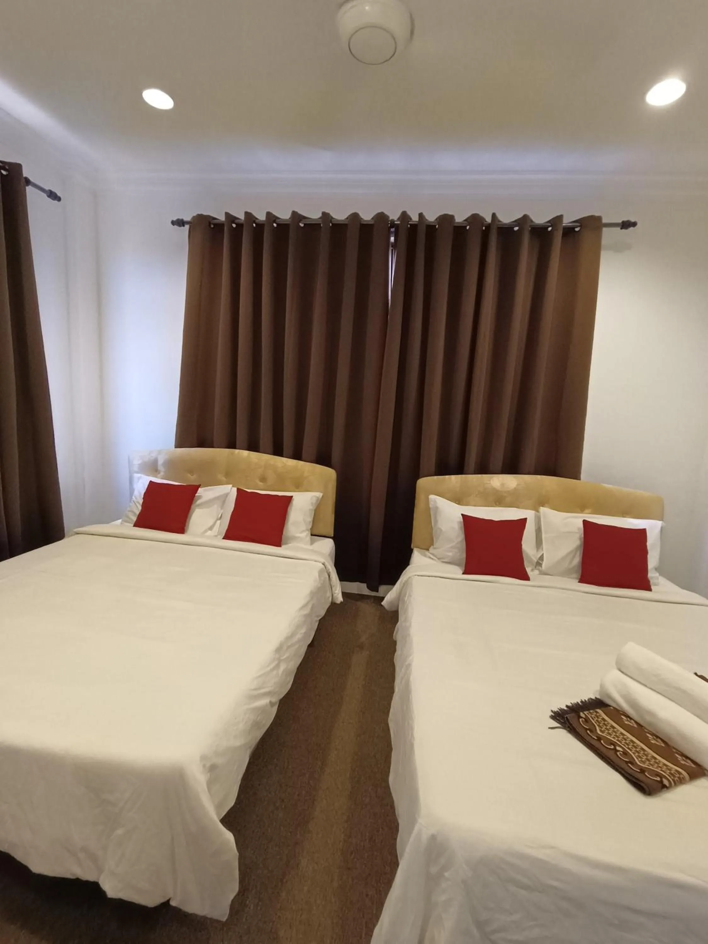 Bedroom in OYO 90868 Oba Hotel