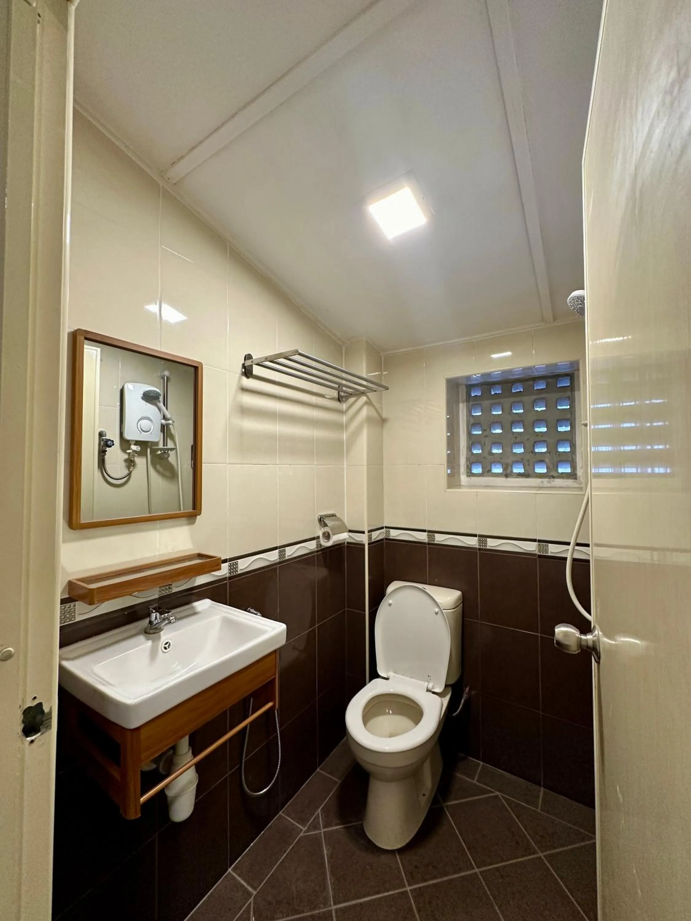 Shower in Hotel Arba