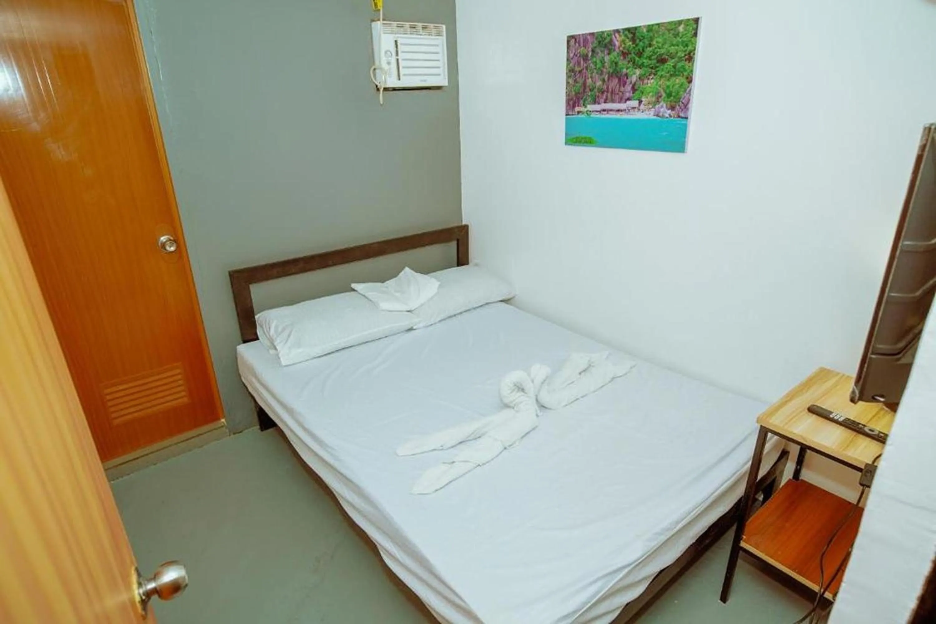 Bed in Adventourist Inn Coron