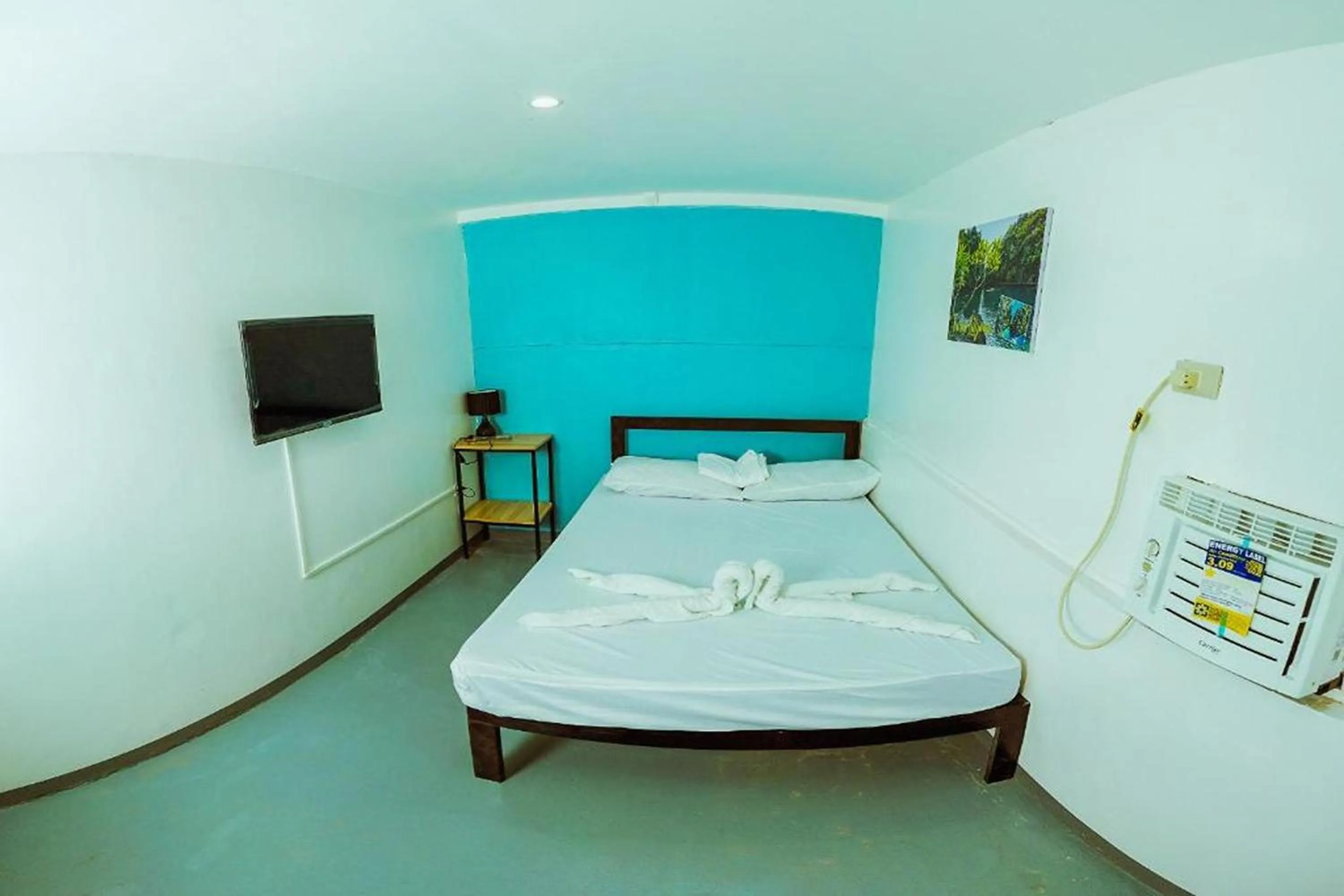 Bed in Adventourist Inn Coron