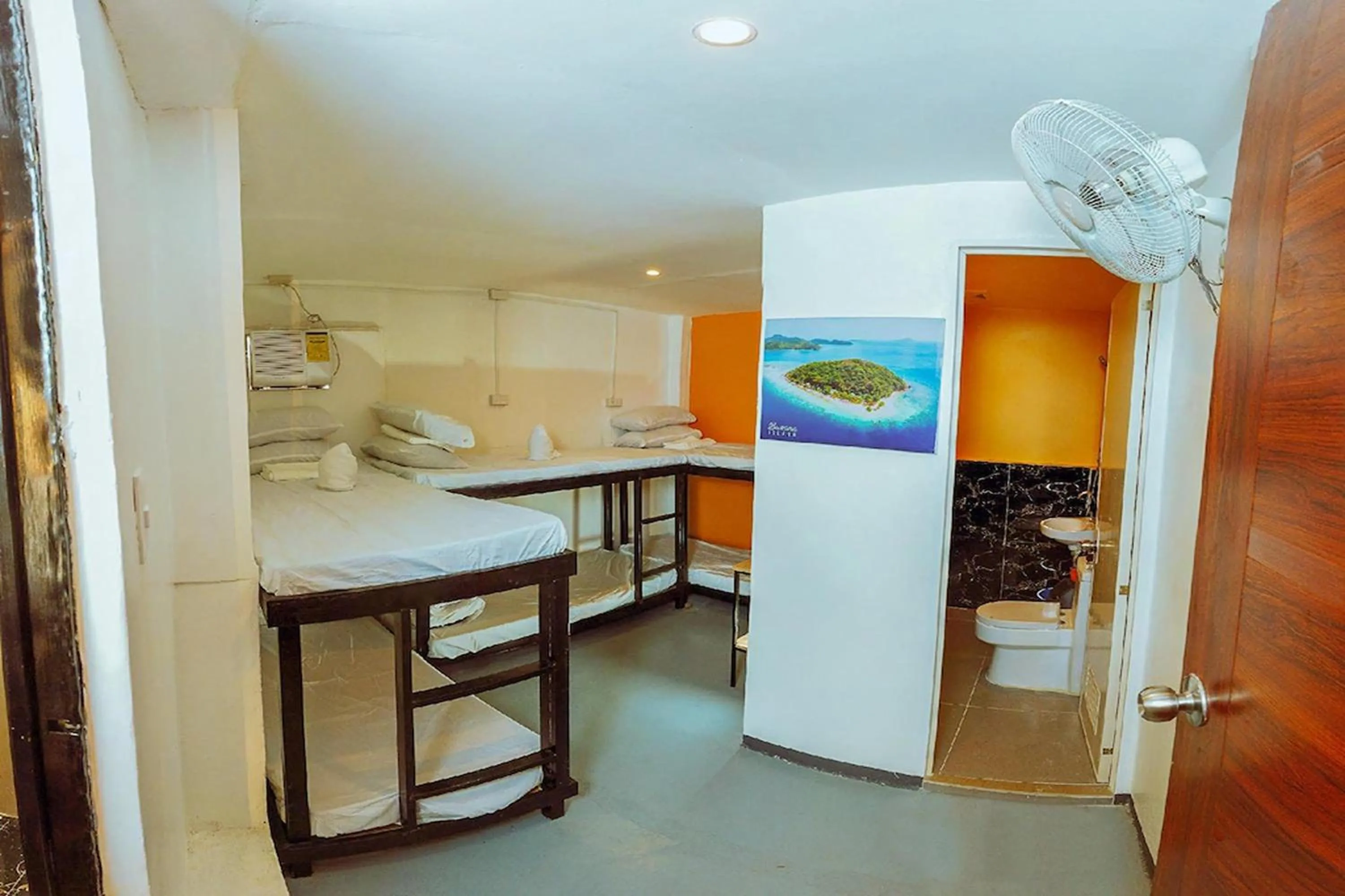 Bed in Adventourist Inn Coron