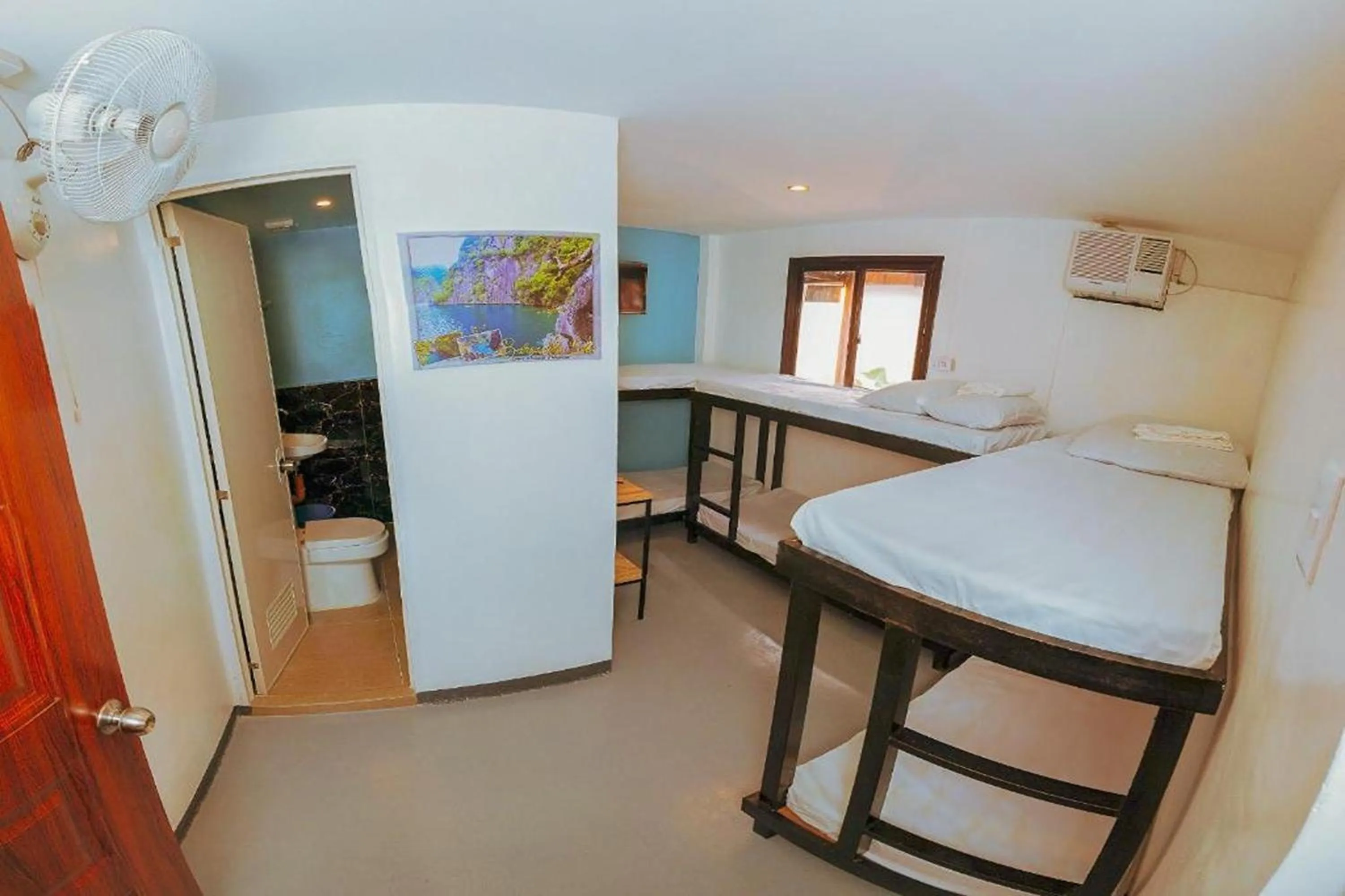 Bed in Adventourist Inn Coron