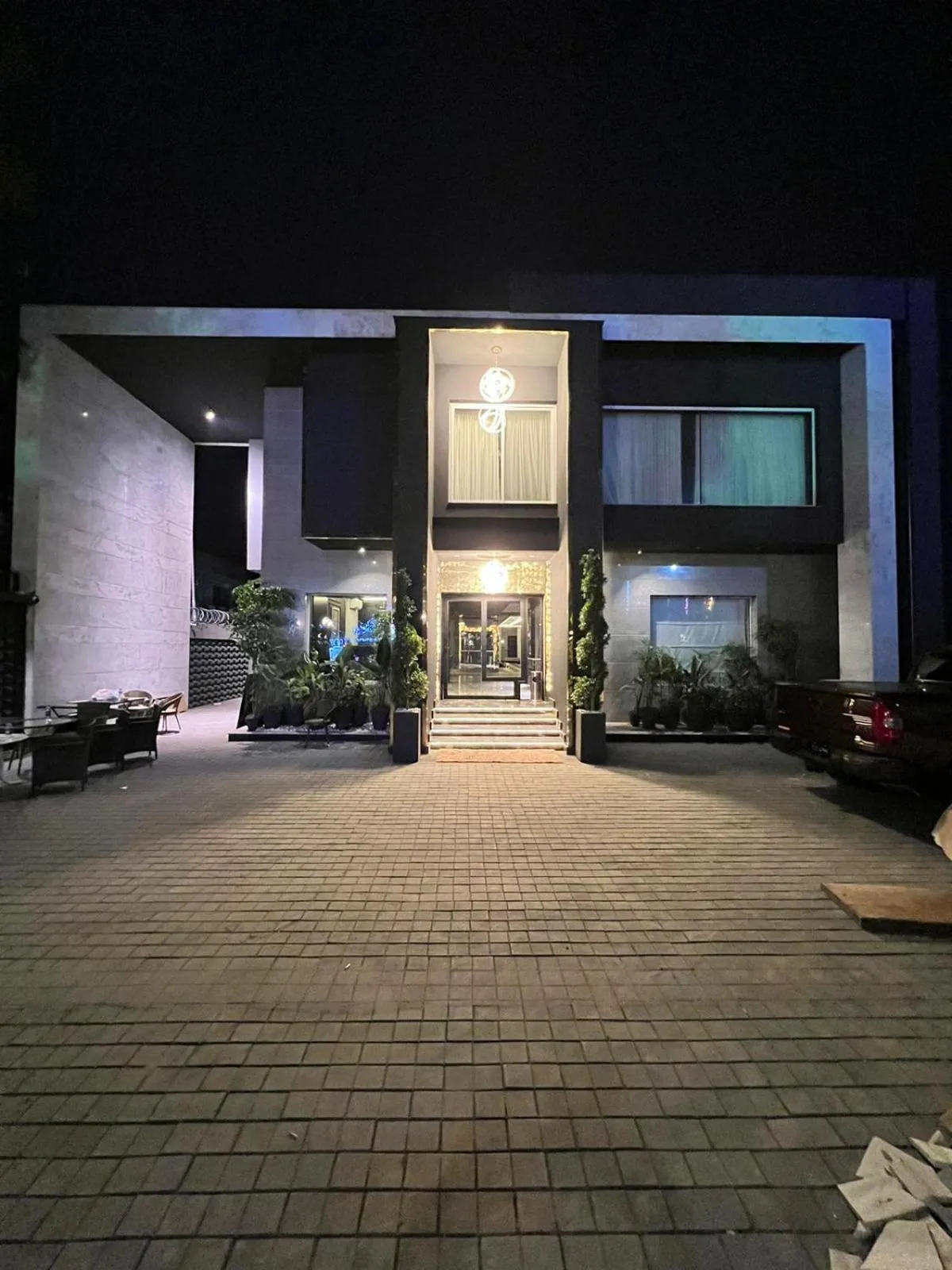 Property building in Villa Vista