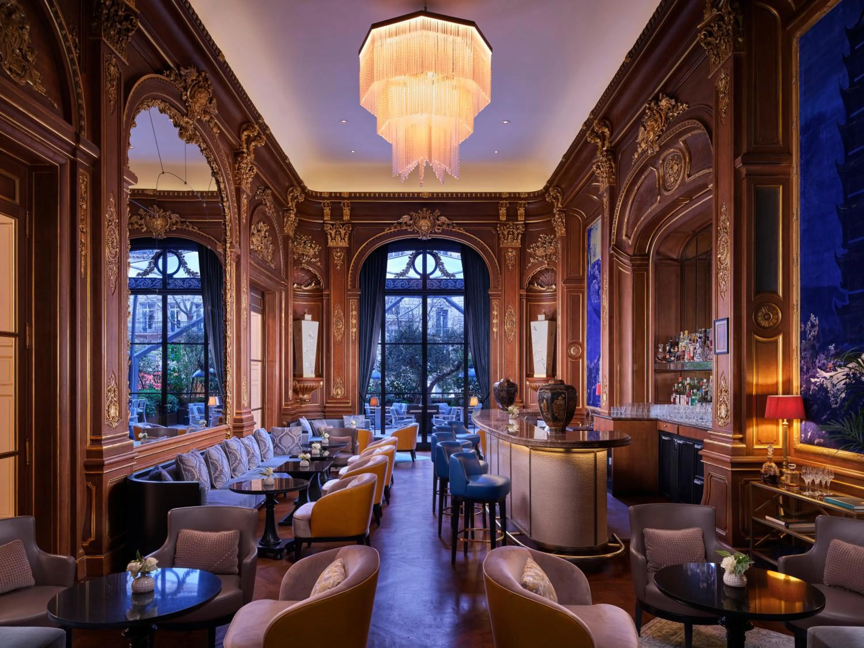 Lounge or bar in The Peninsula Paris