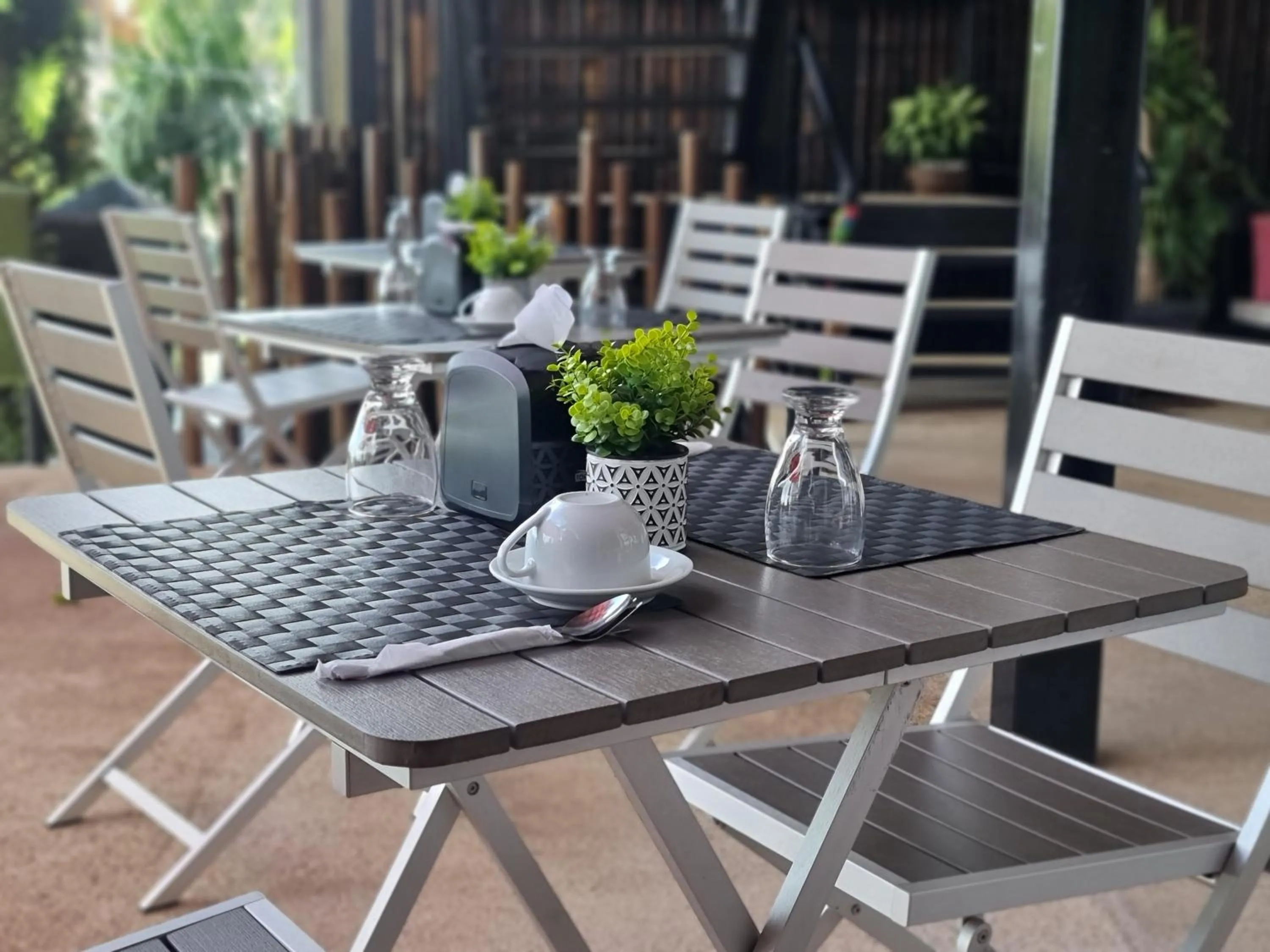 Restaurant/places to eat in Hotel VOS