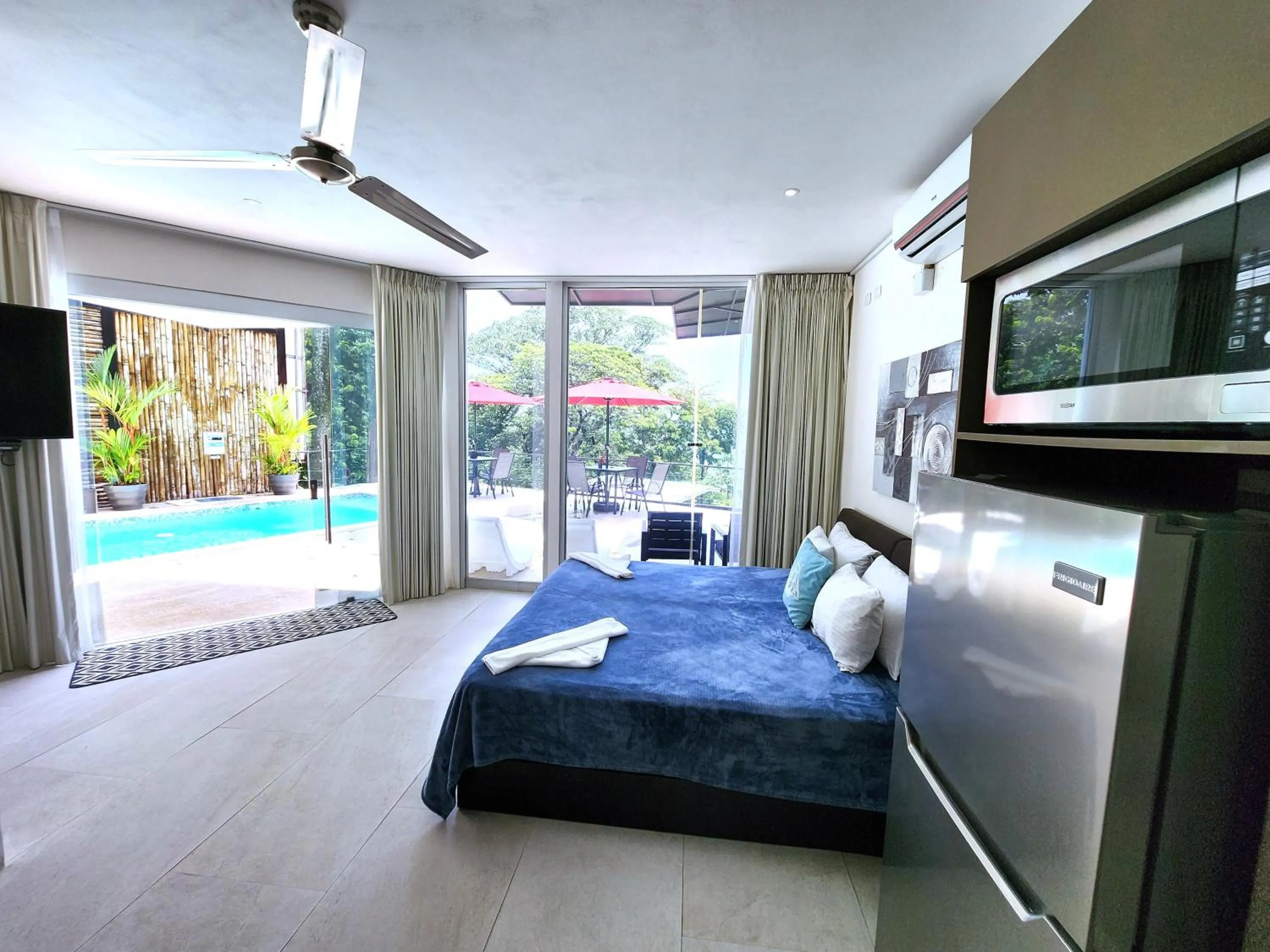 Patio, Bed in Hotel VOS