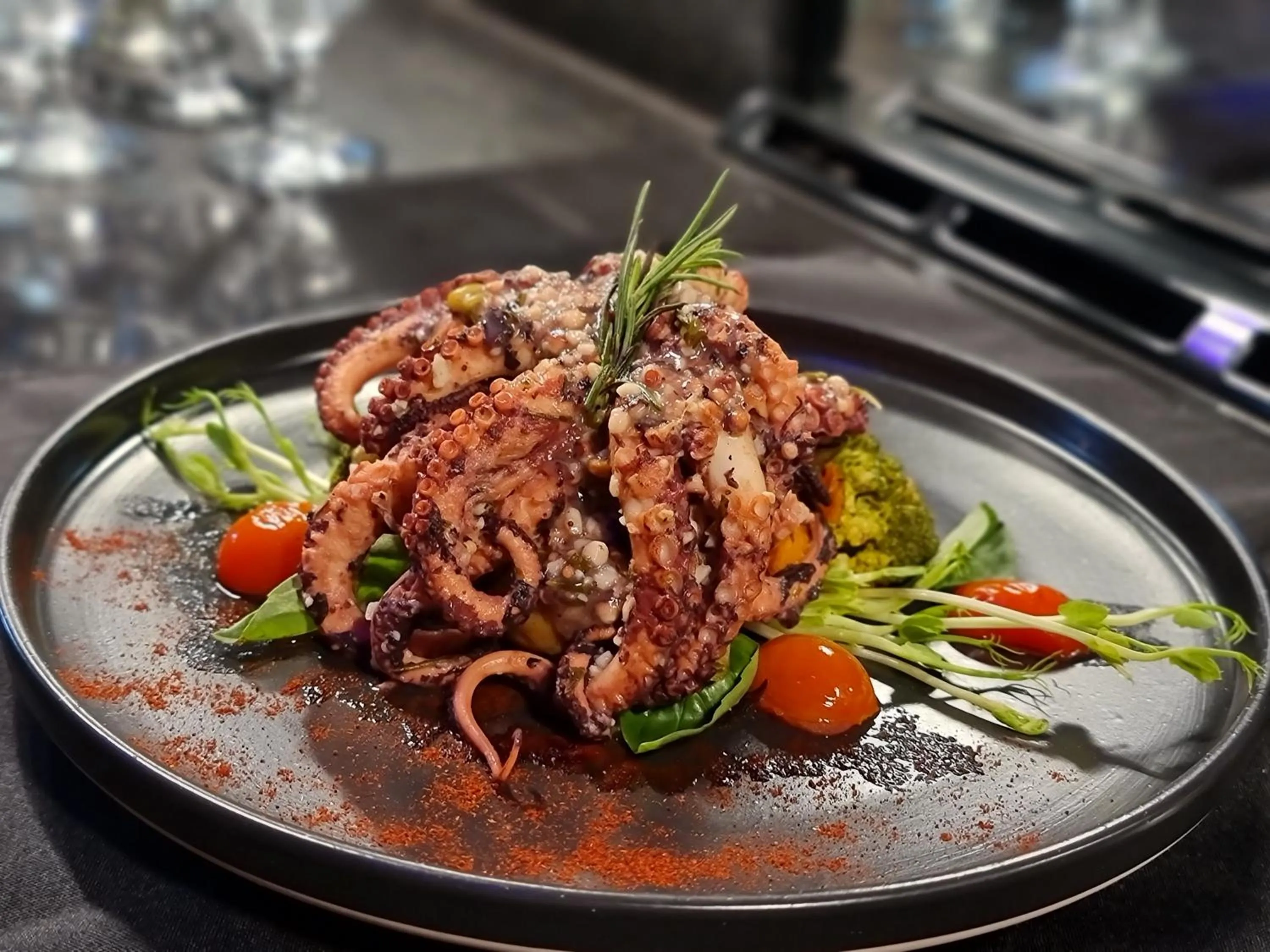 Restaurant/places to eat in Hotel VOS