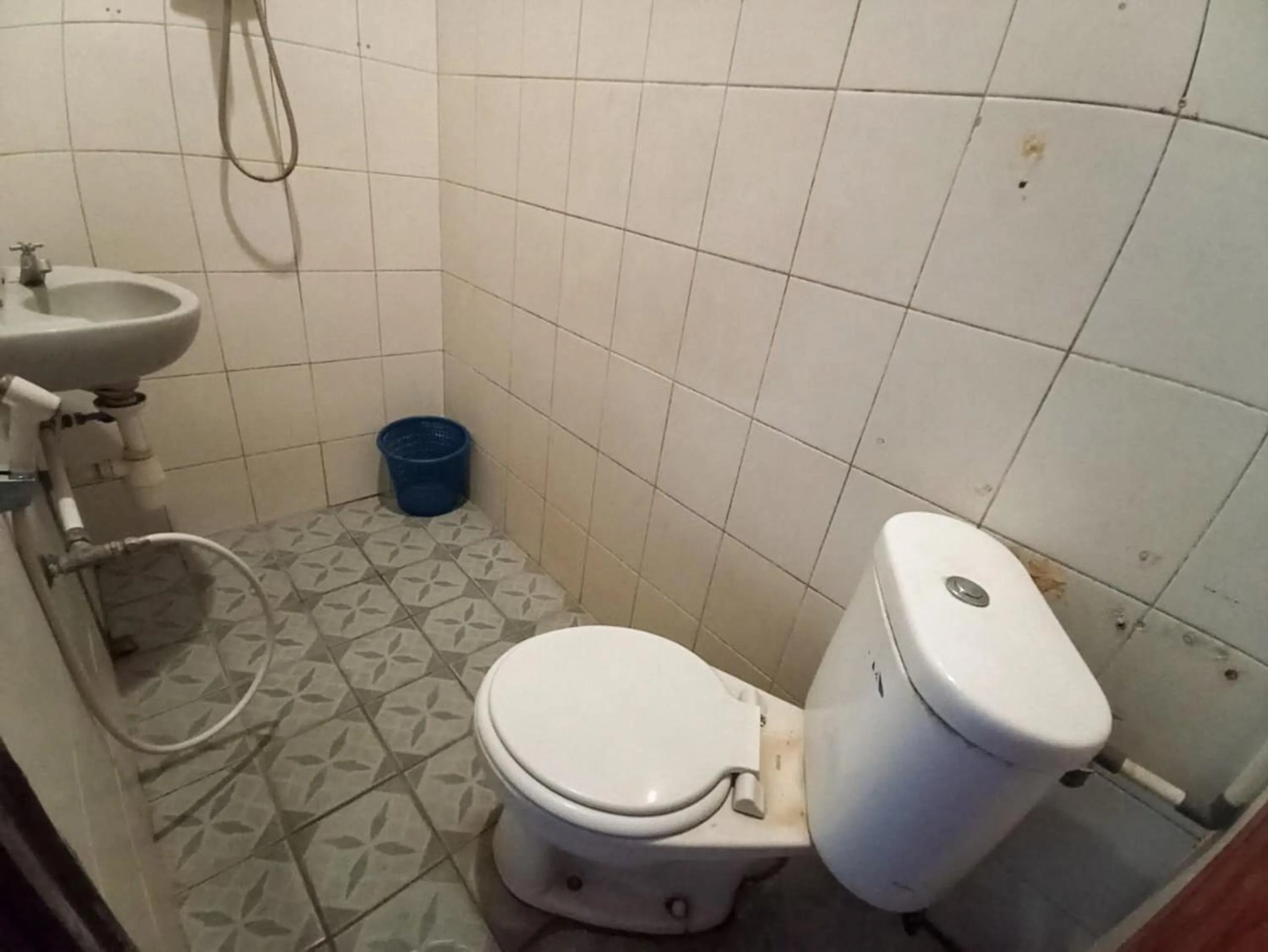 Bathroom in RedDoorz near Sam Ratulangi Manado