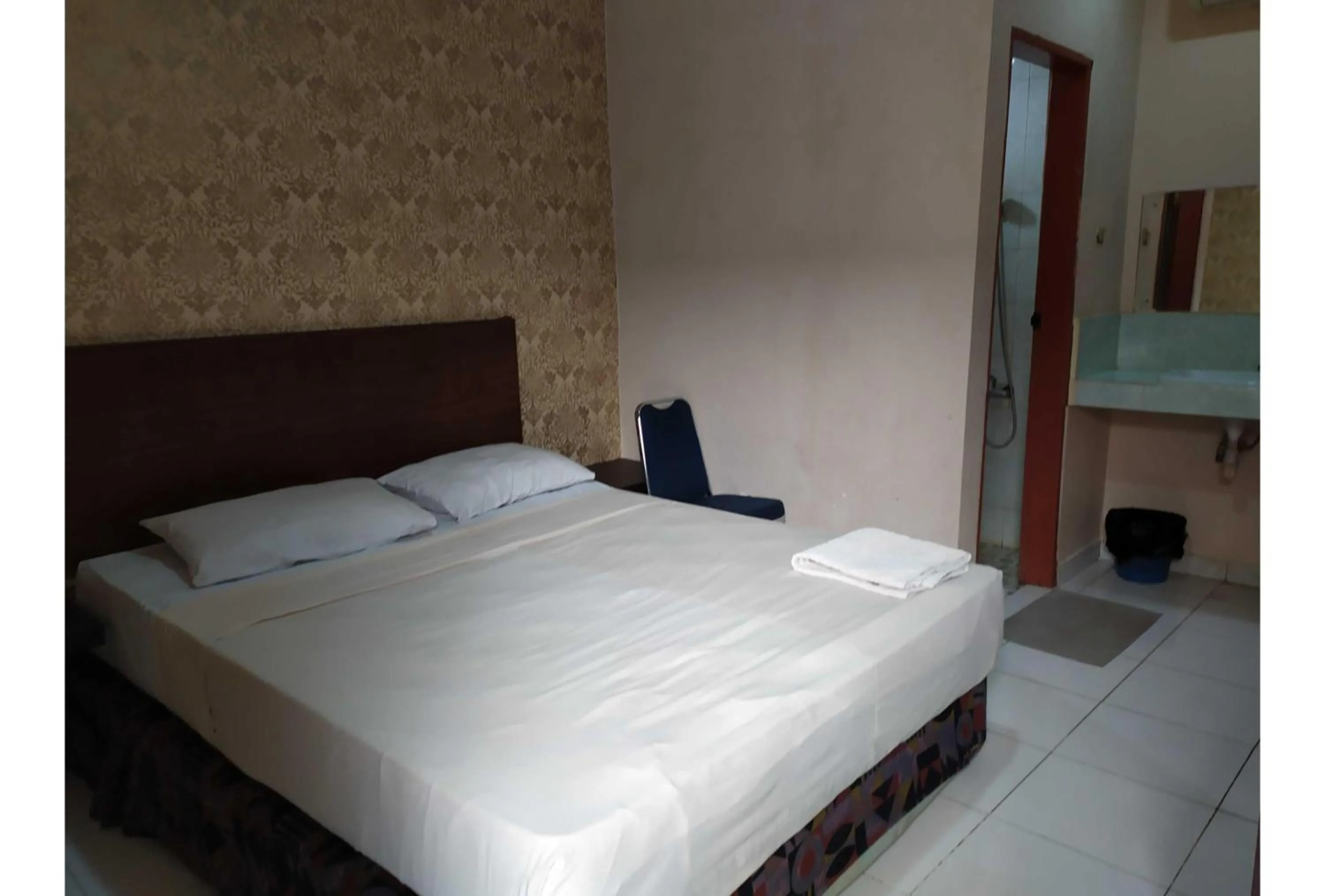 Bedroom, Bed in Hotel O Savira Near Barru