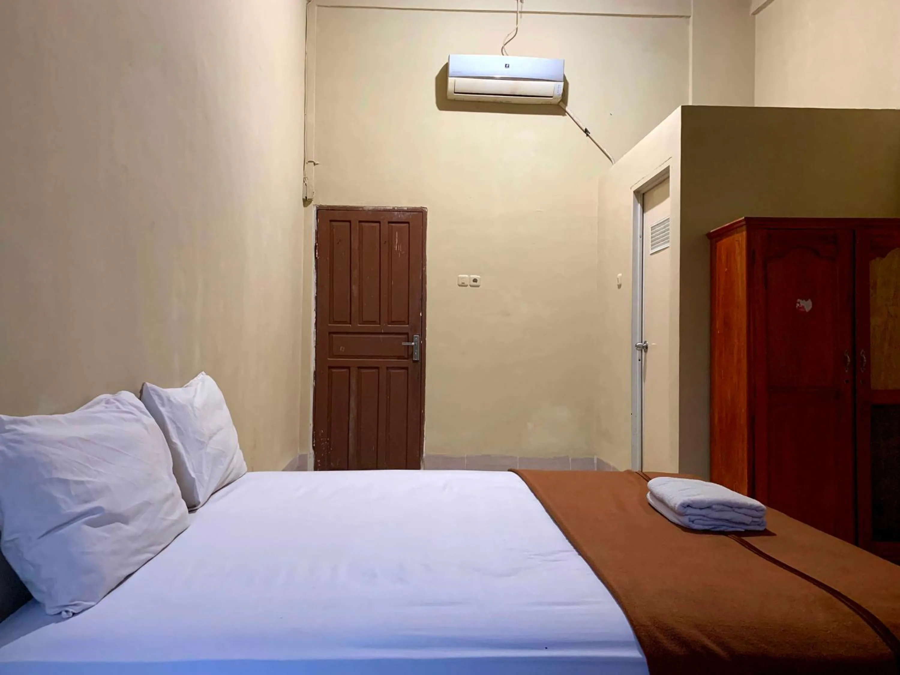Bedroom, Bed in Hotel O Savira Near Barru