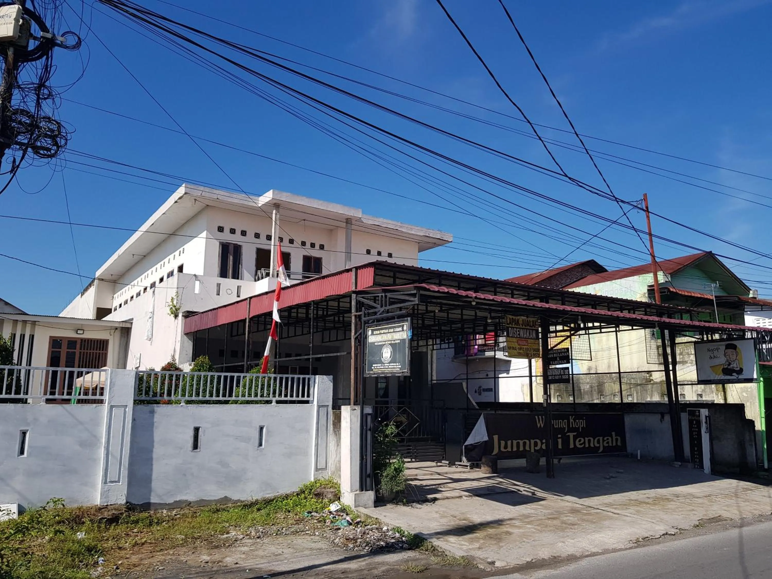 Facade/entrance in Hotel O Cempaka Syariah