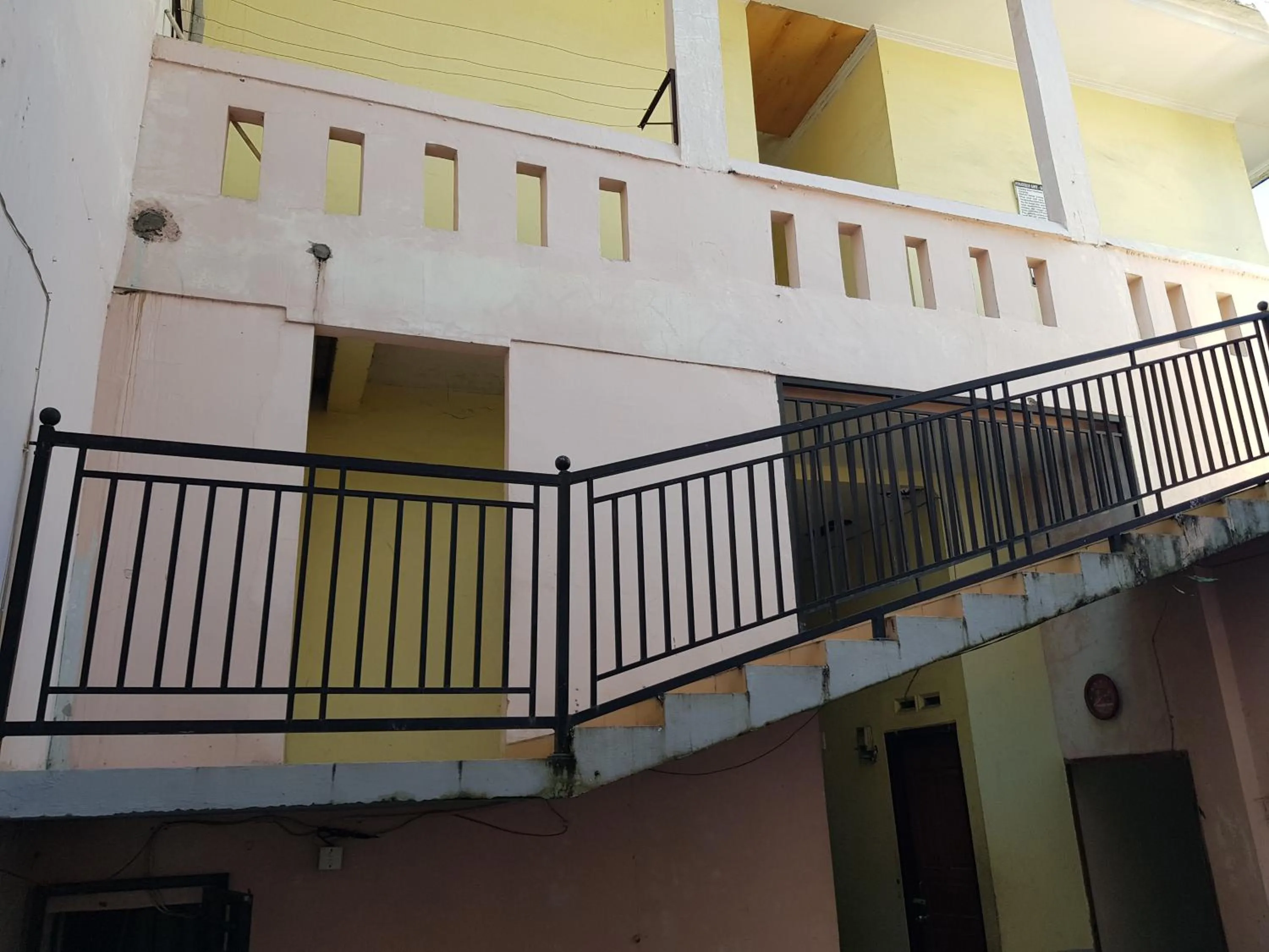 Facade/entrance in Hotel O Cempaka Syariah