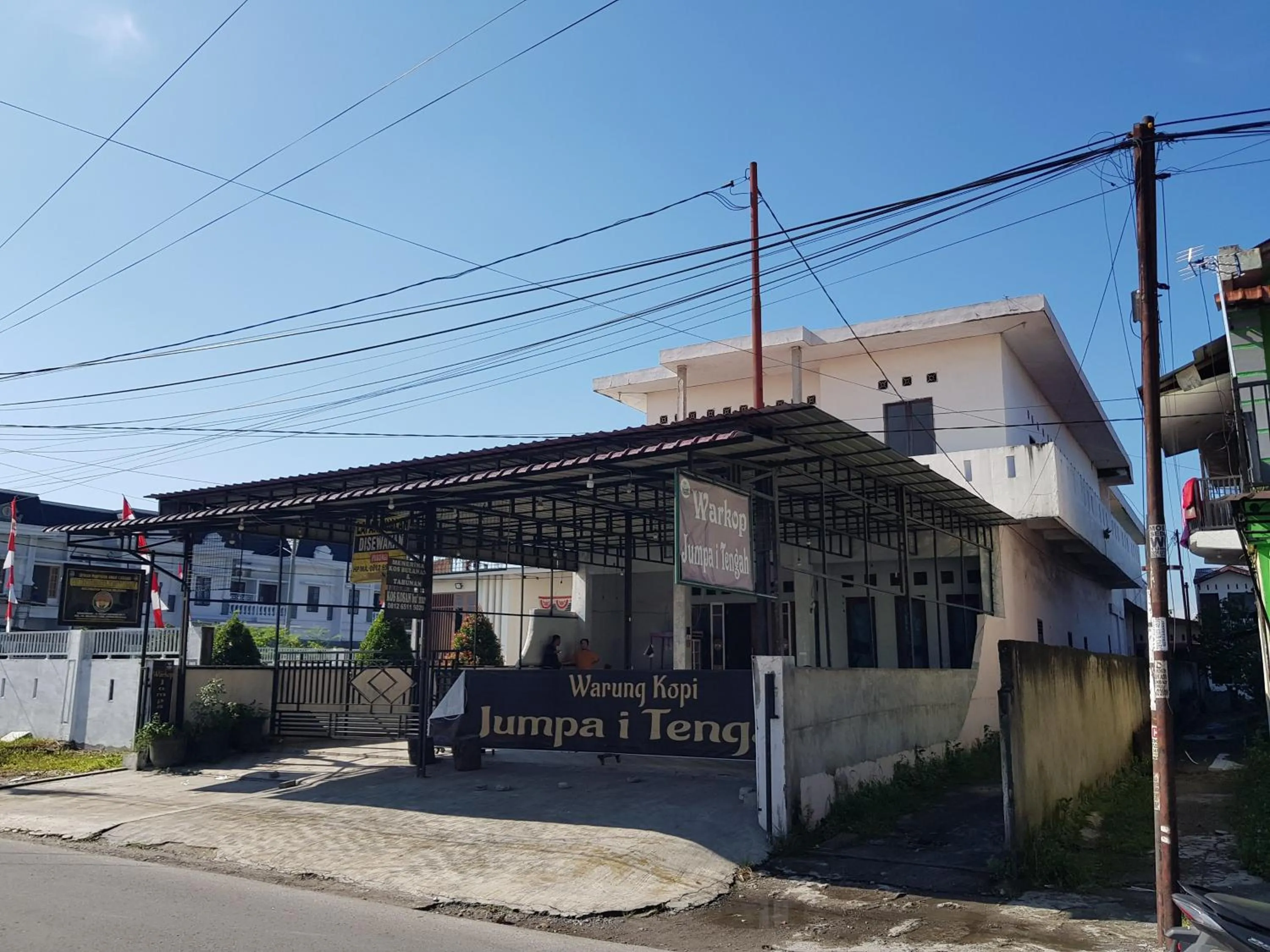 Facade/entrance in Hotel O Cempaka Syariah