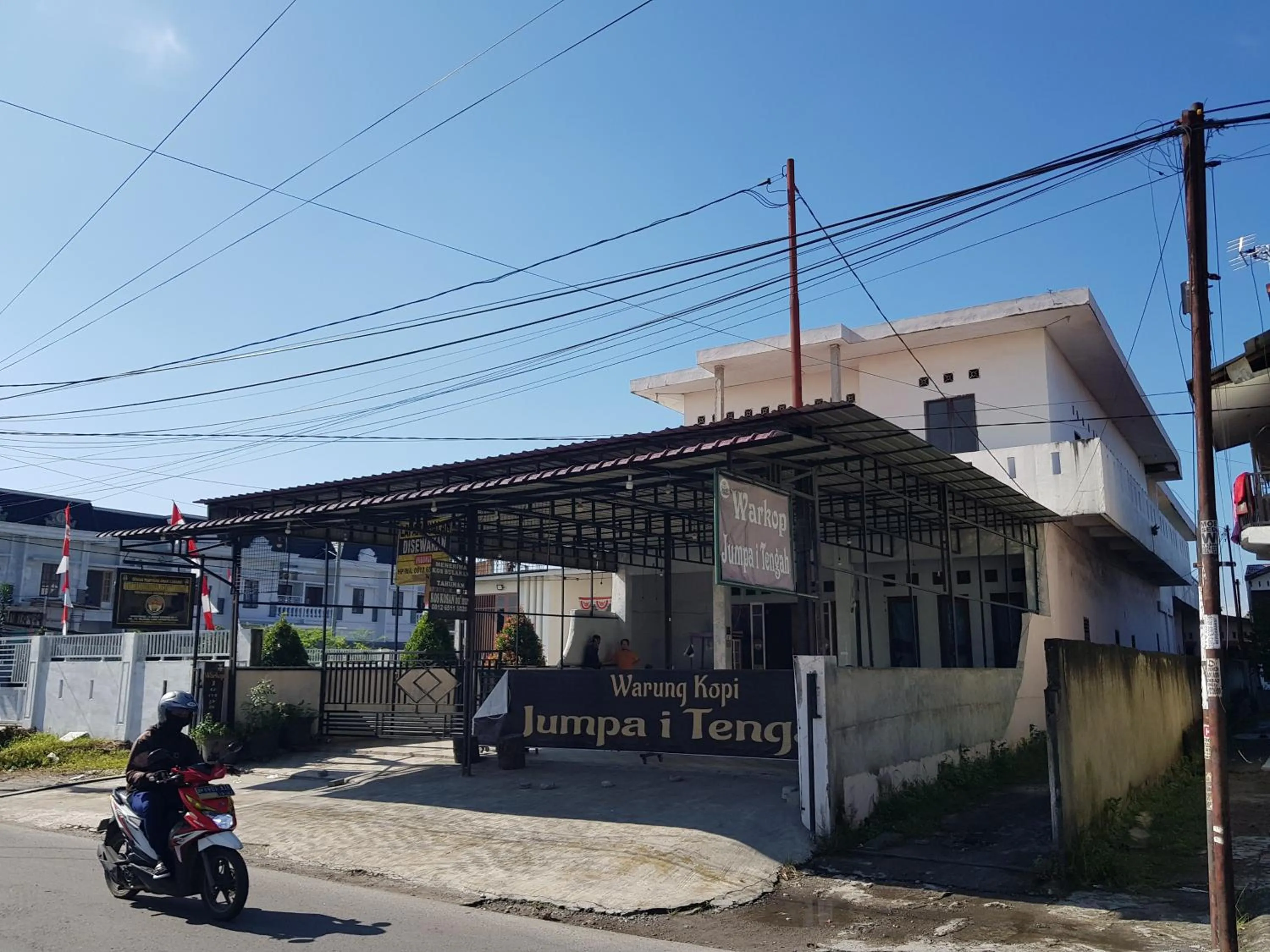Facade/entrance in Hotel O Cempaka Syariah