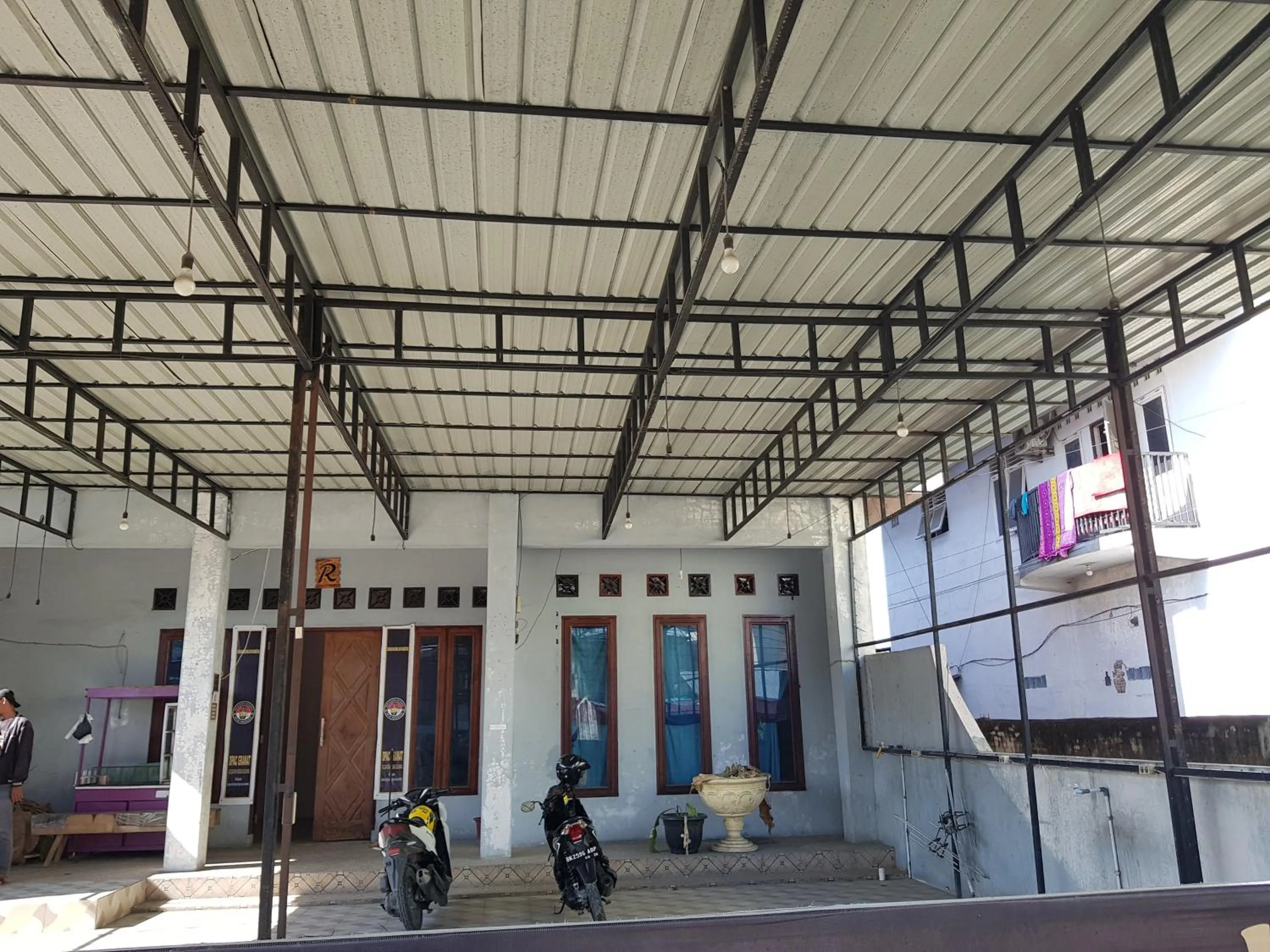 Facade/entrance in Hotel O Cempaka Syariah