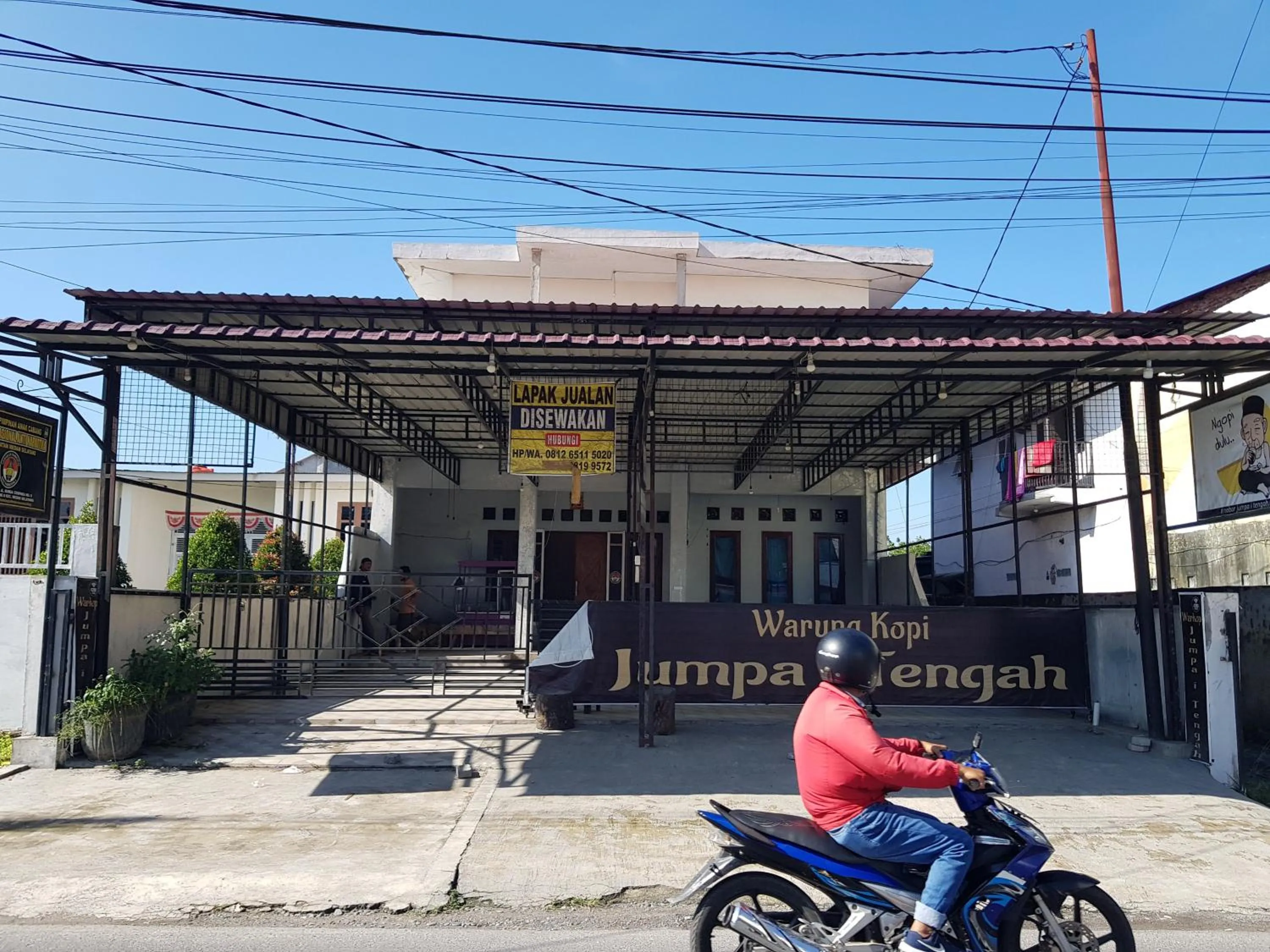 Facade/entrance in Hotel O Cempaka Syariah