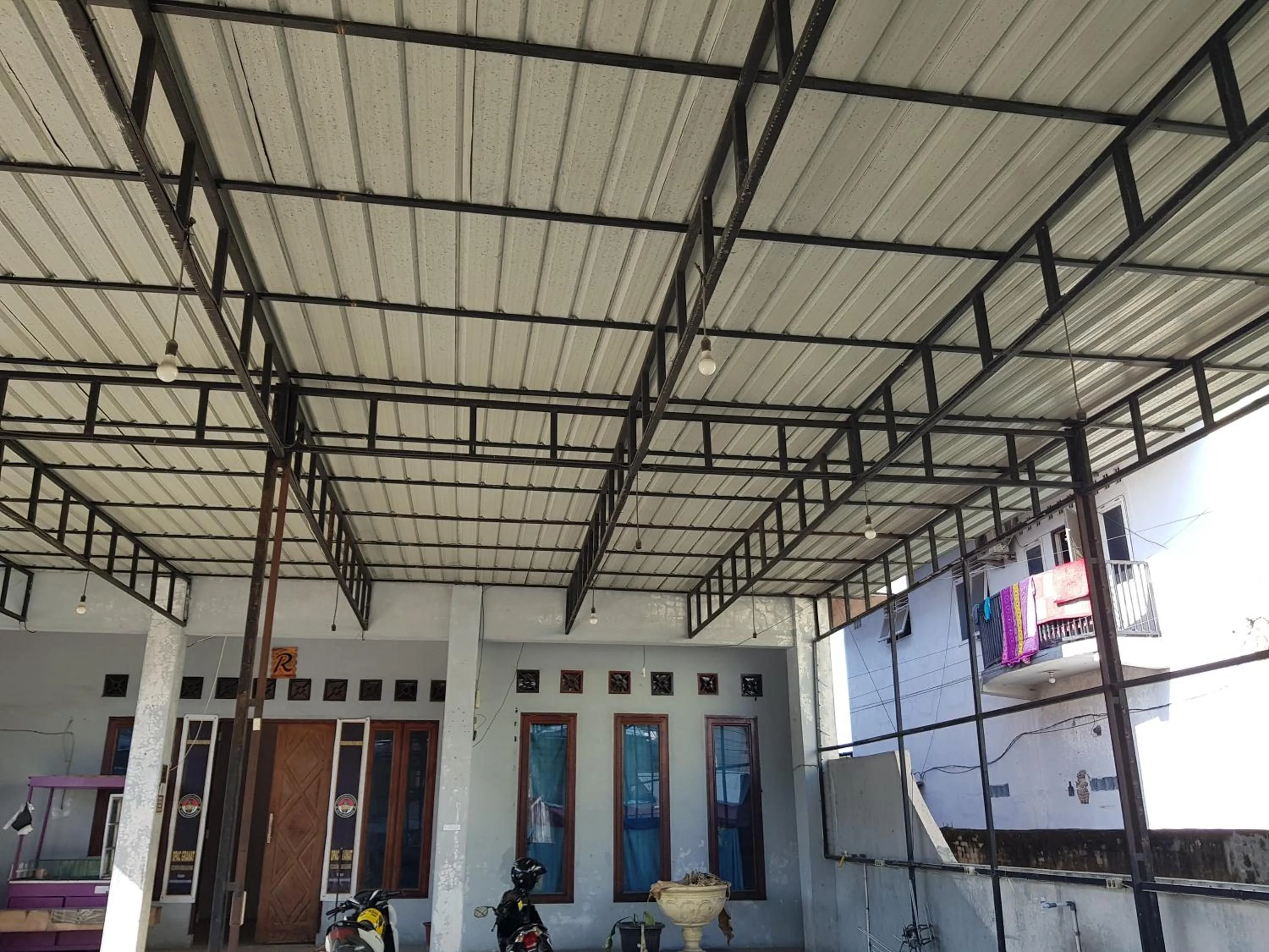 Facade/entrance in Hotel O Cempaka Syariah