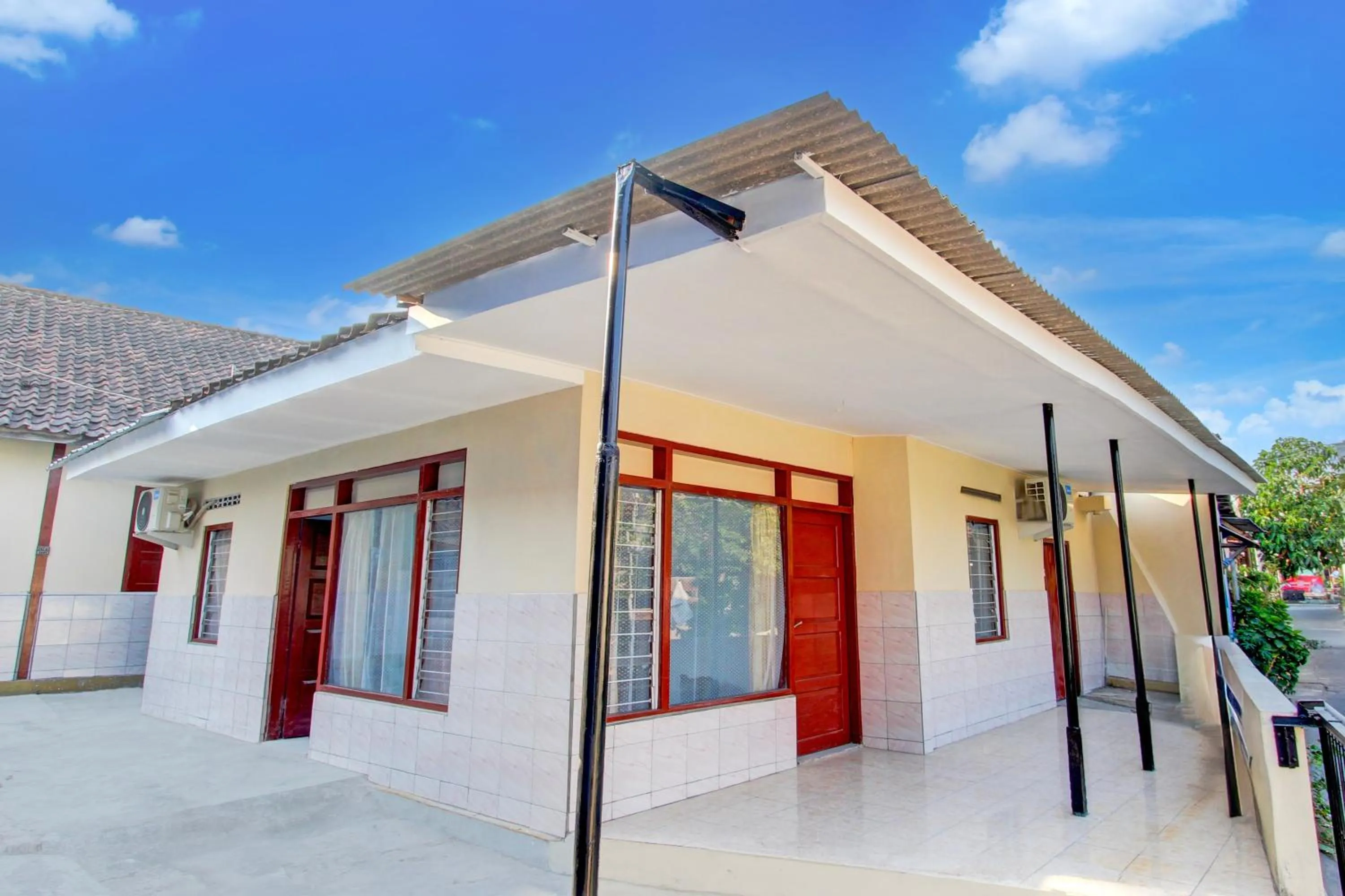 Facade/entrance in Hotel O Khazanah Room Syariah