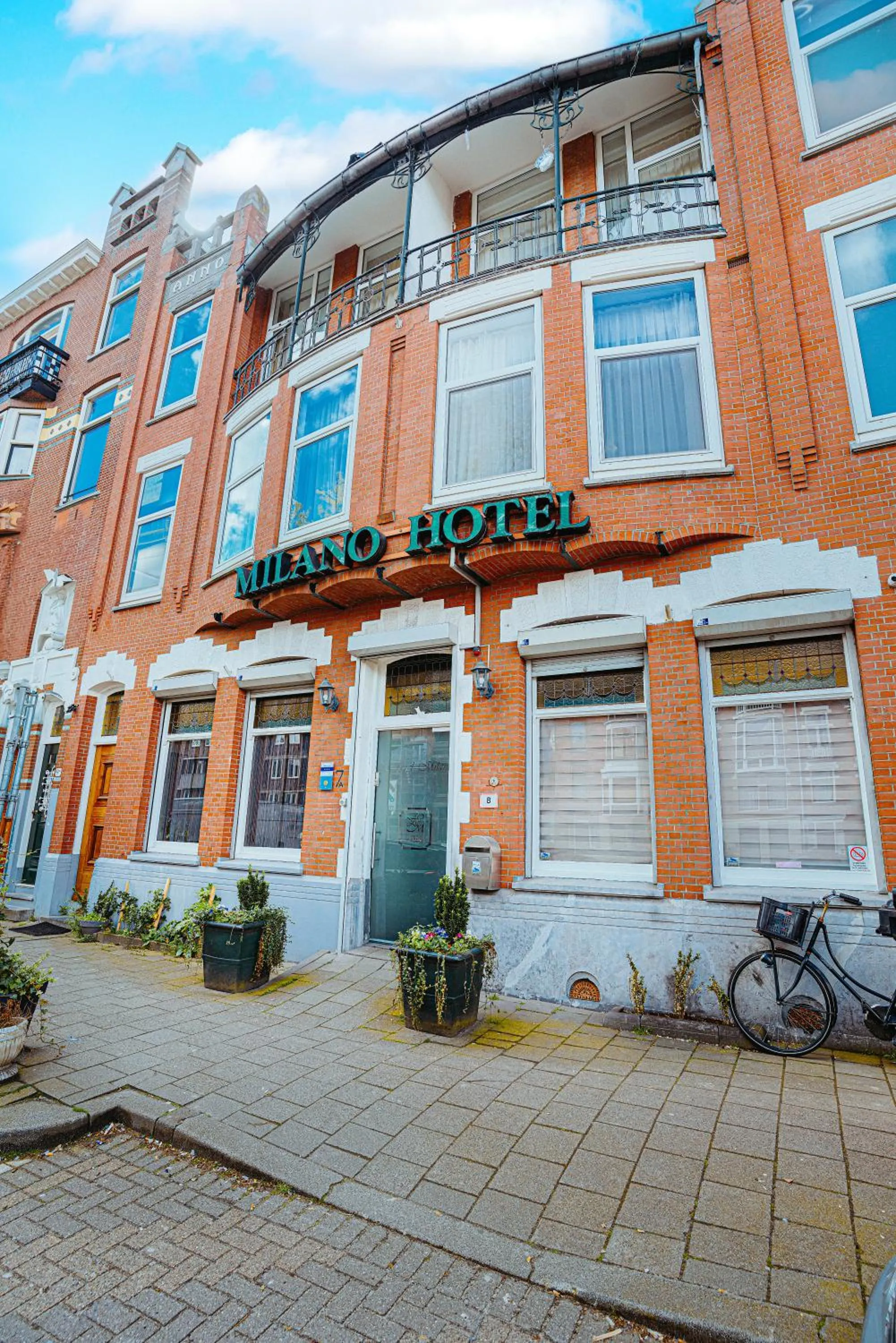 Property building in Boutique Hotel Milano Rotterdam-Centre