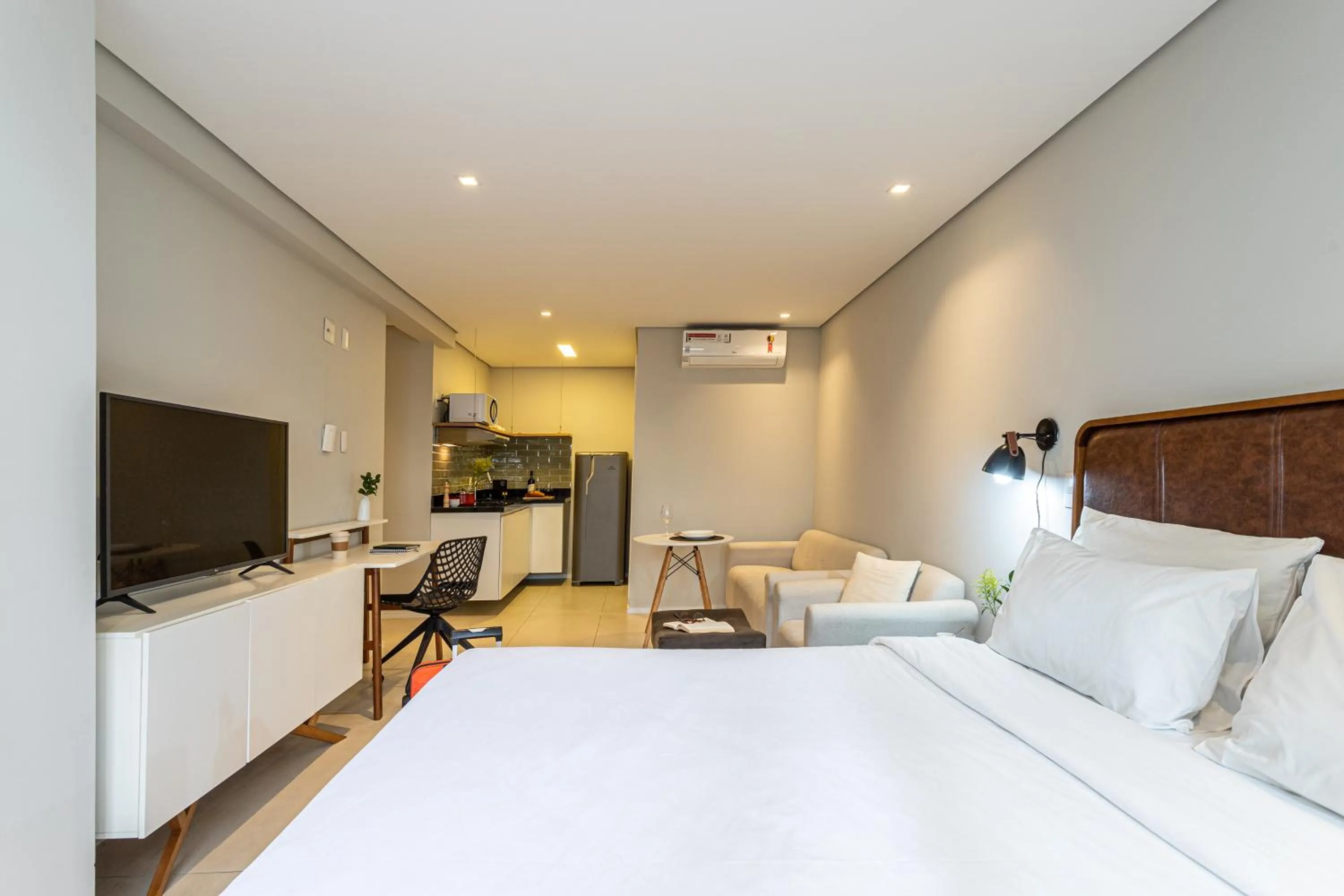 Bed in Next Home Design by Viva - Apartamentos em prédio próximo ao Parque do Ibirapuera