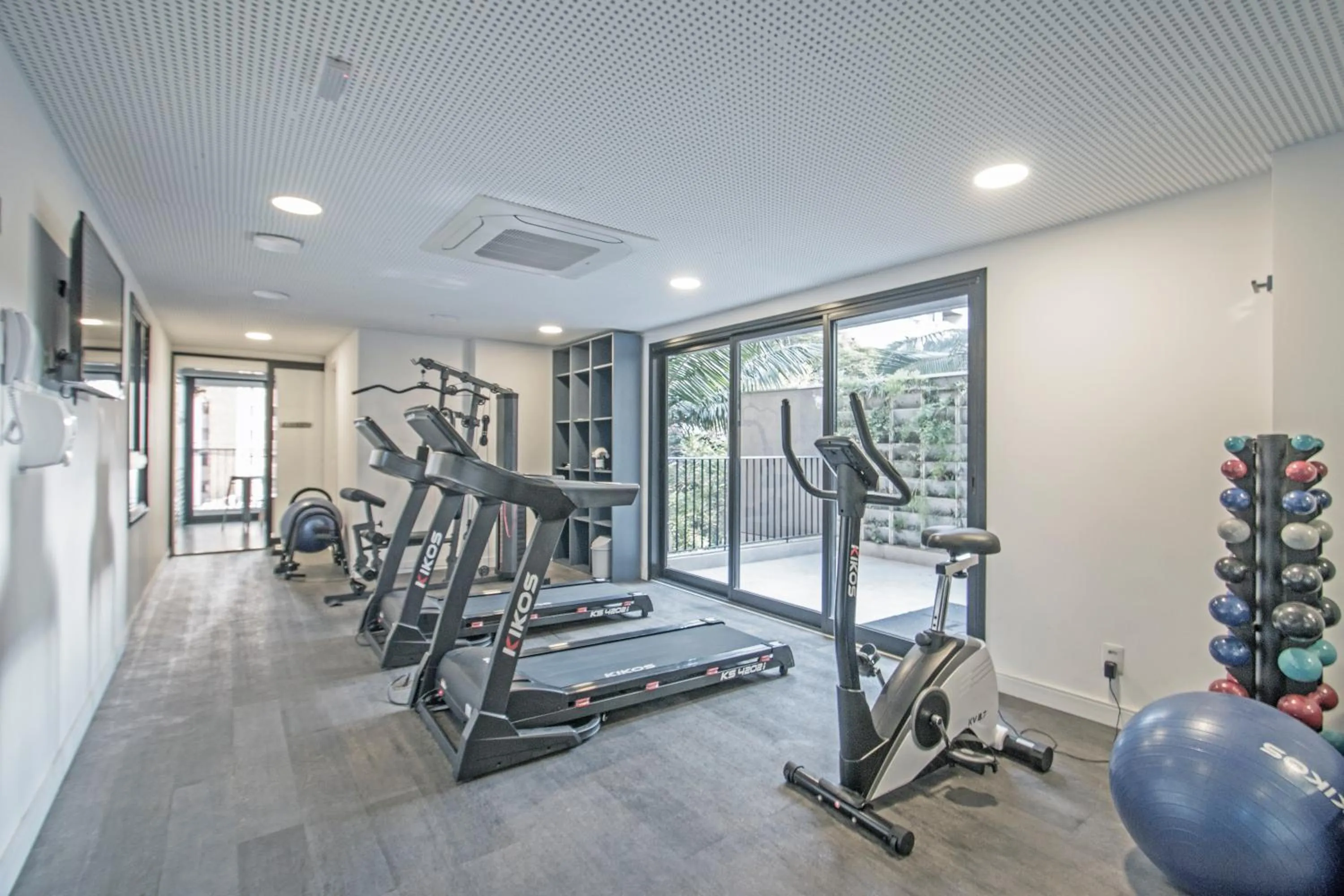 Fitness centre/facilities in Next Home Design by Viva - Apartamentos em prédio próximo ao Parque do Ibirapuera
