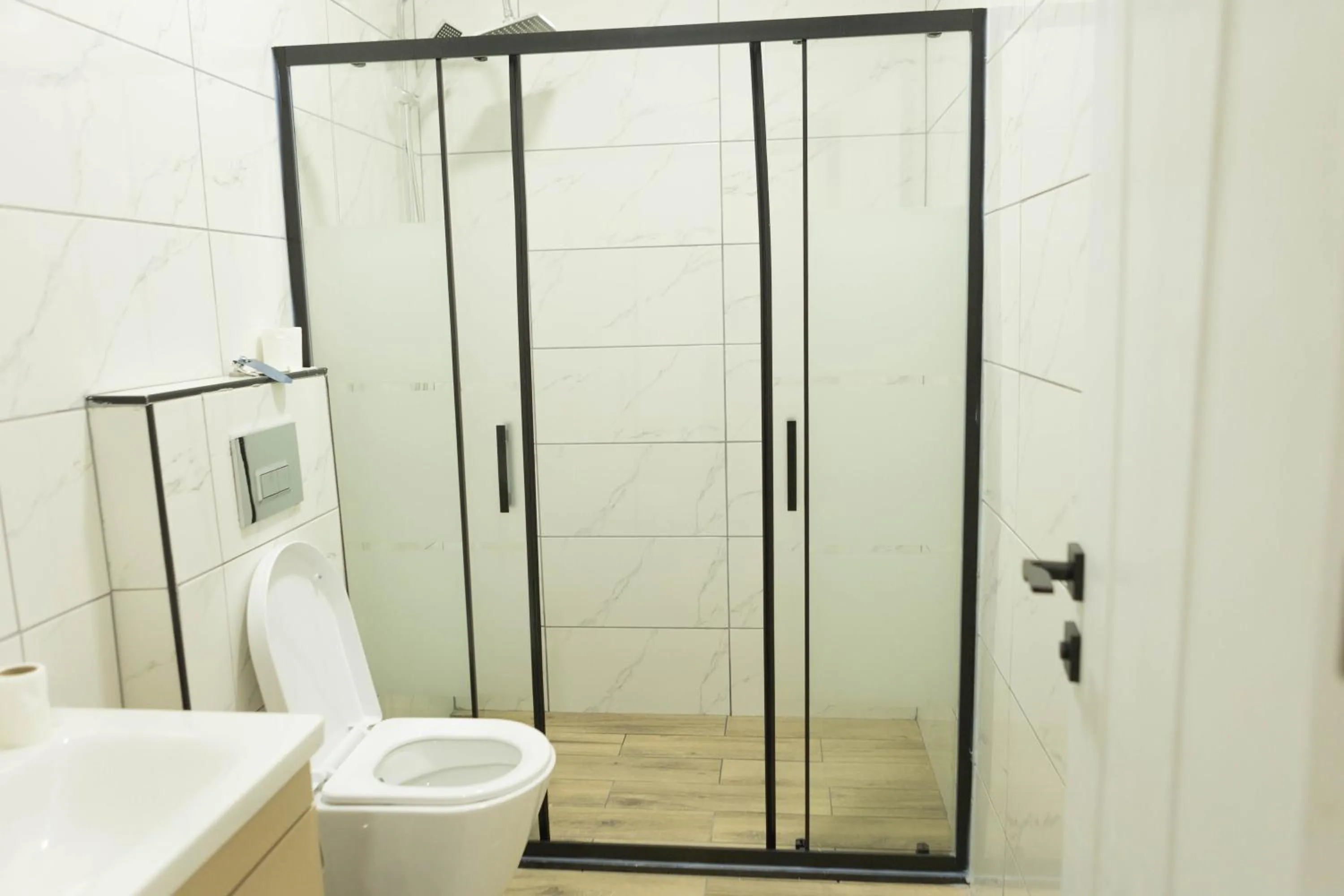 Shower in City Night Suites & Hotels