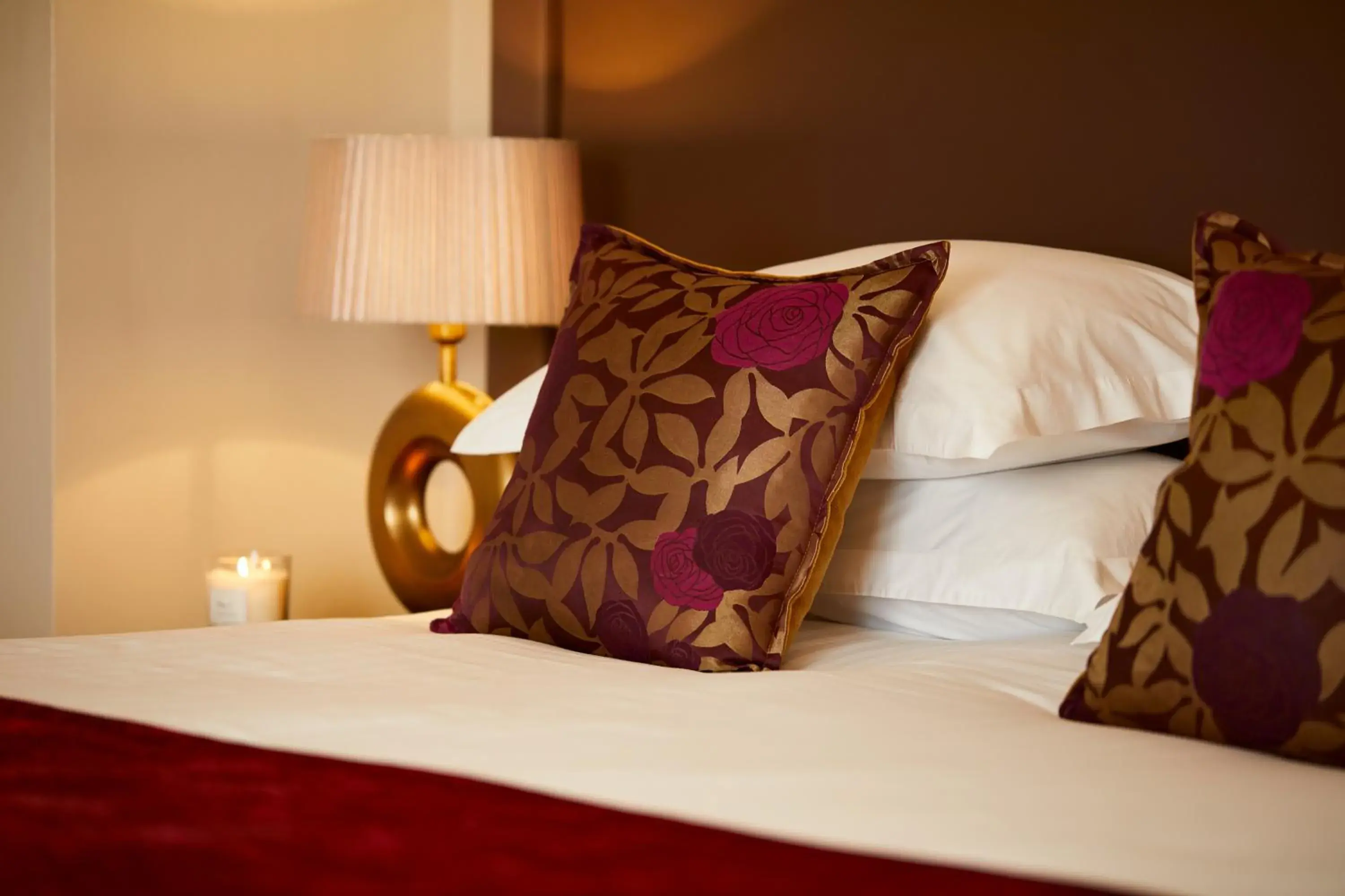 Standard King Room in Macdonald Craxton Wood Hotel & Spa Standard King Room in Macdonald Craxton Wood Hotel & Spa