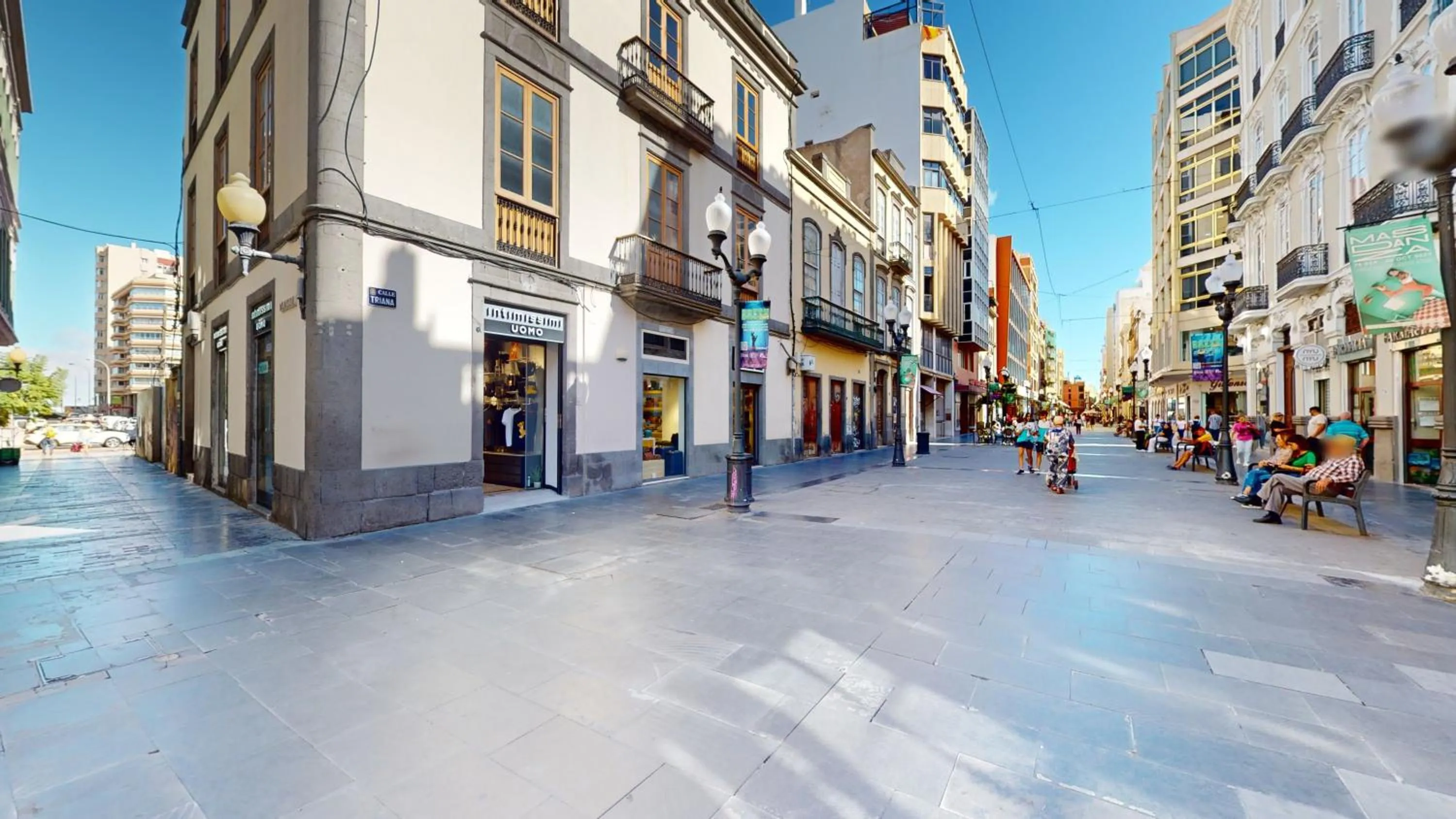 Property building in Triana Rooms EH