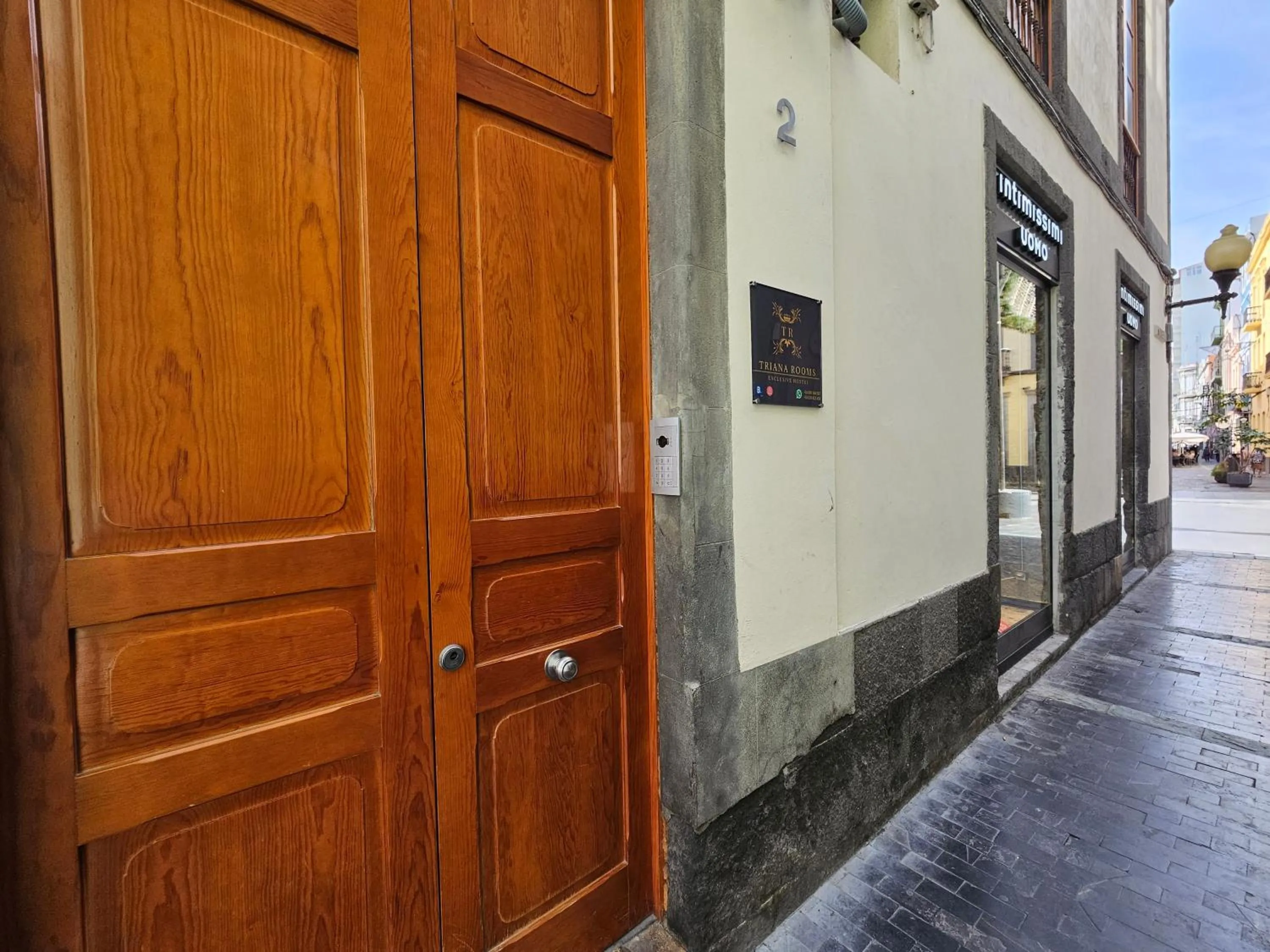 Facade/entrance in Triana Rooms EH