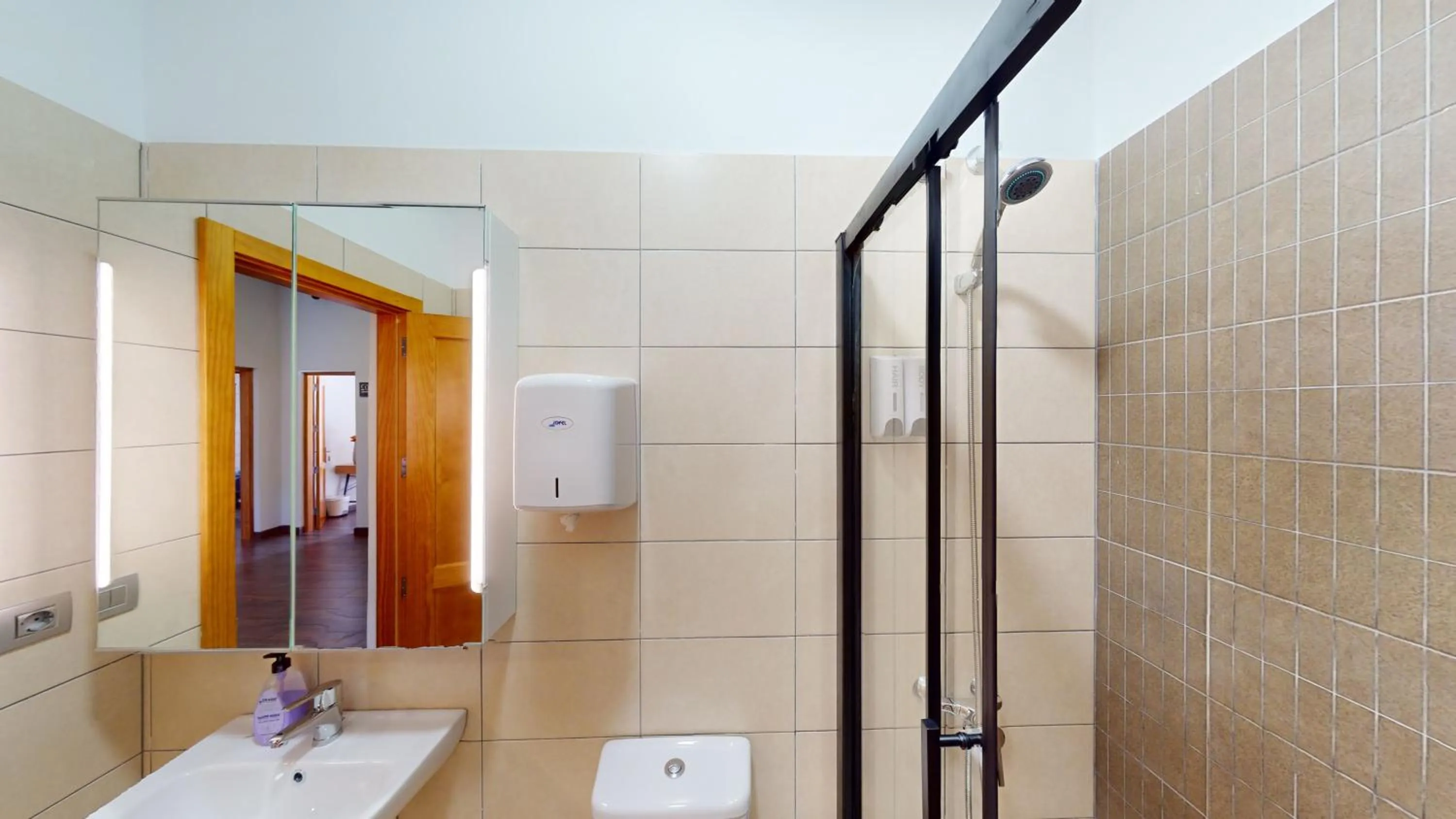 Bathroom in Triana Rooms EH