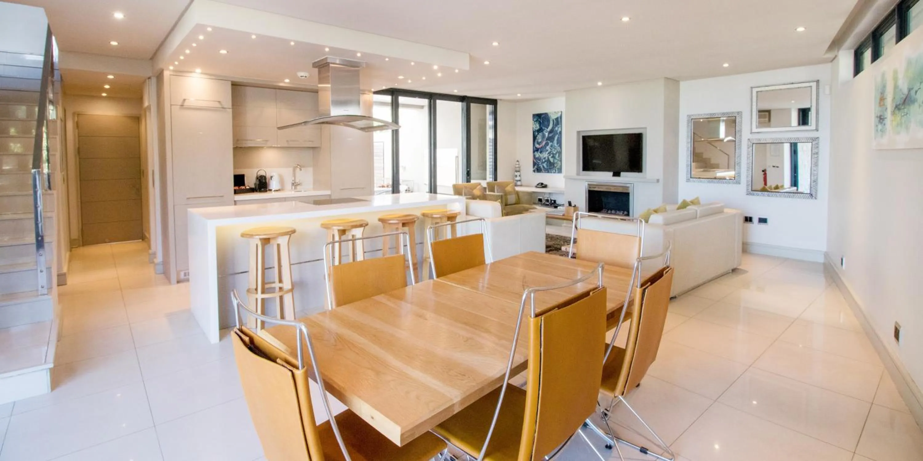 Dining area in Harbour House Hotel - Le Paradis Apartments