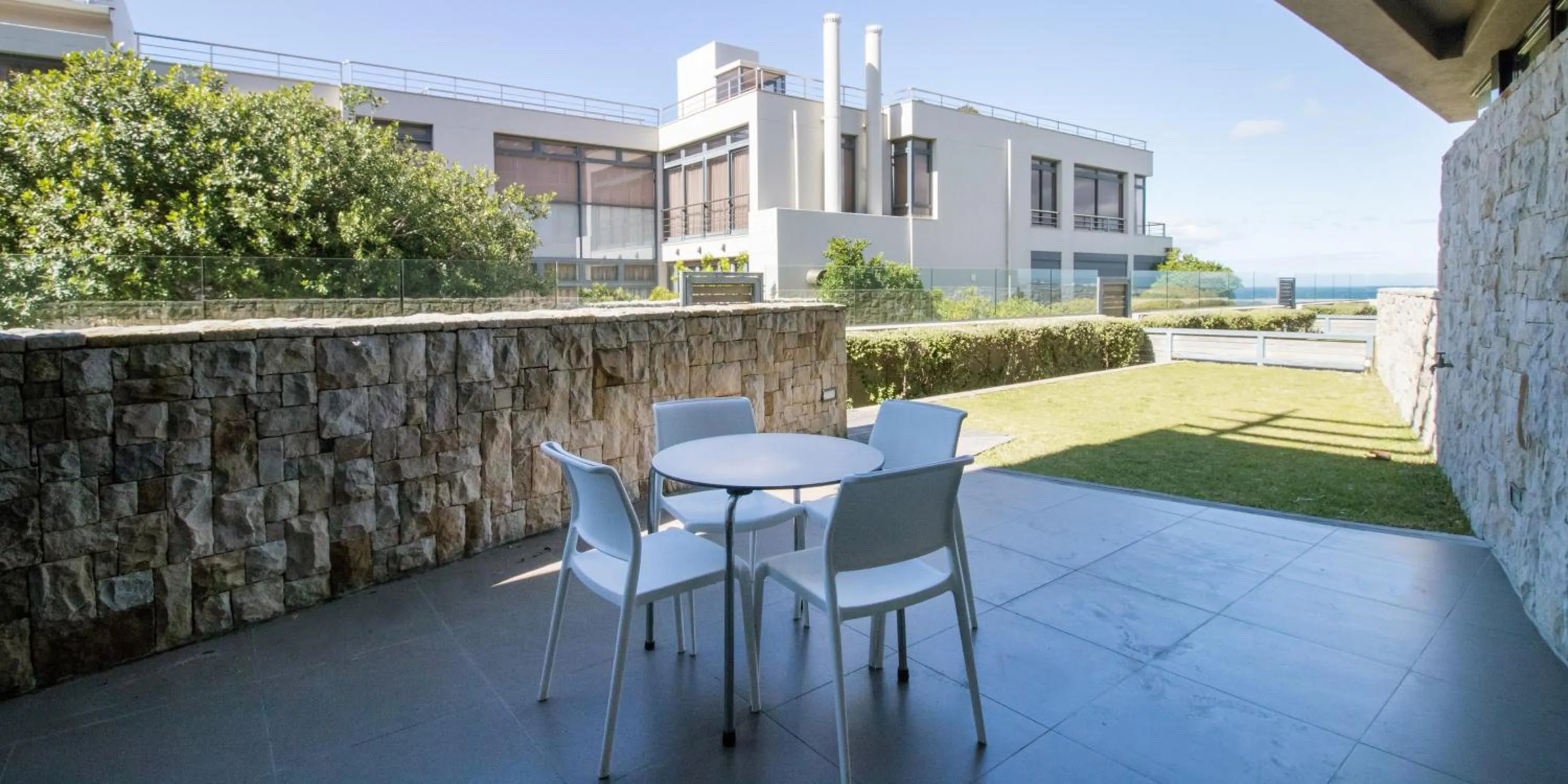 Patio in Harbour House Hotel - Le Paradis Apartments