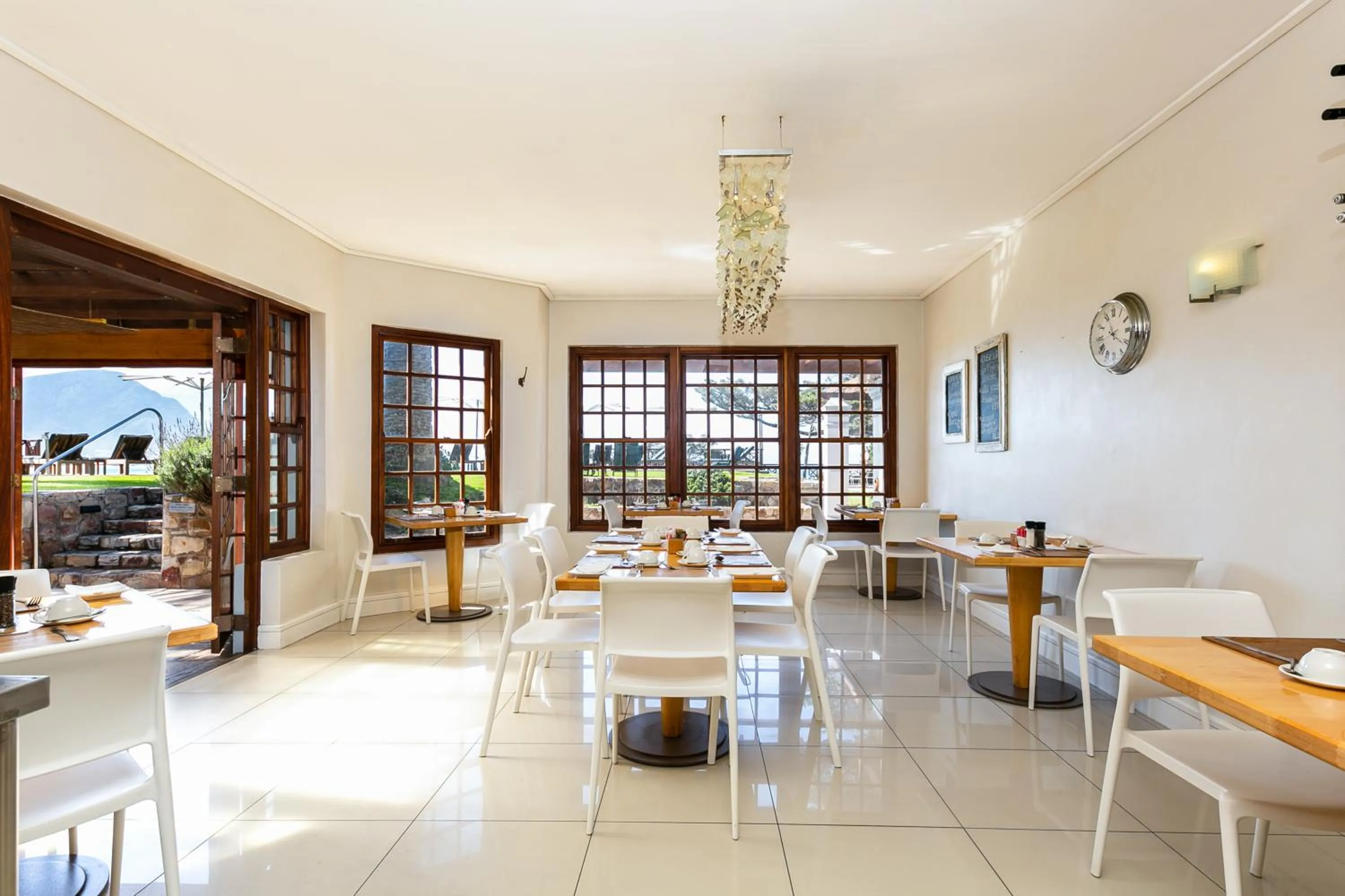 Breakfast in Harbour House Hotel - Le Paradis Apartments