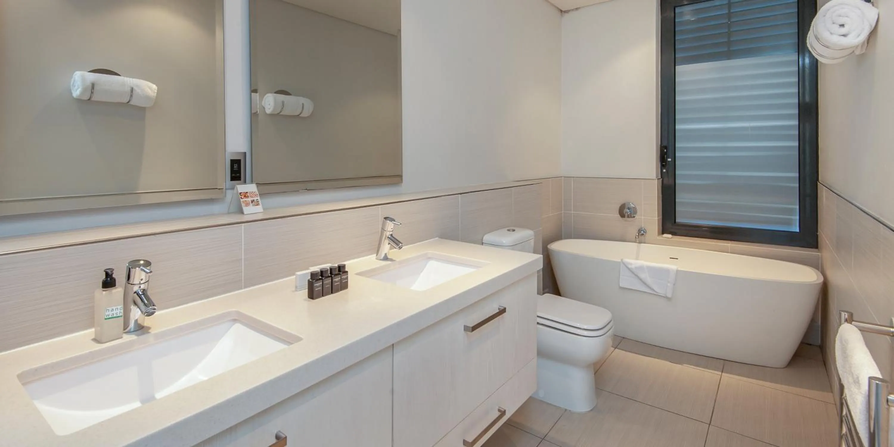 Bathroom in Harbour House Hotel - Le Paradis Apartments