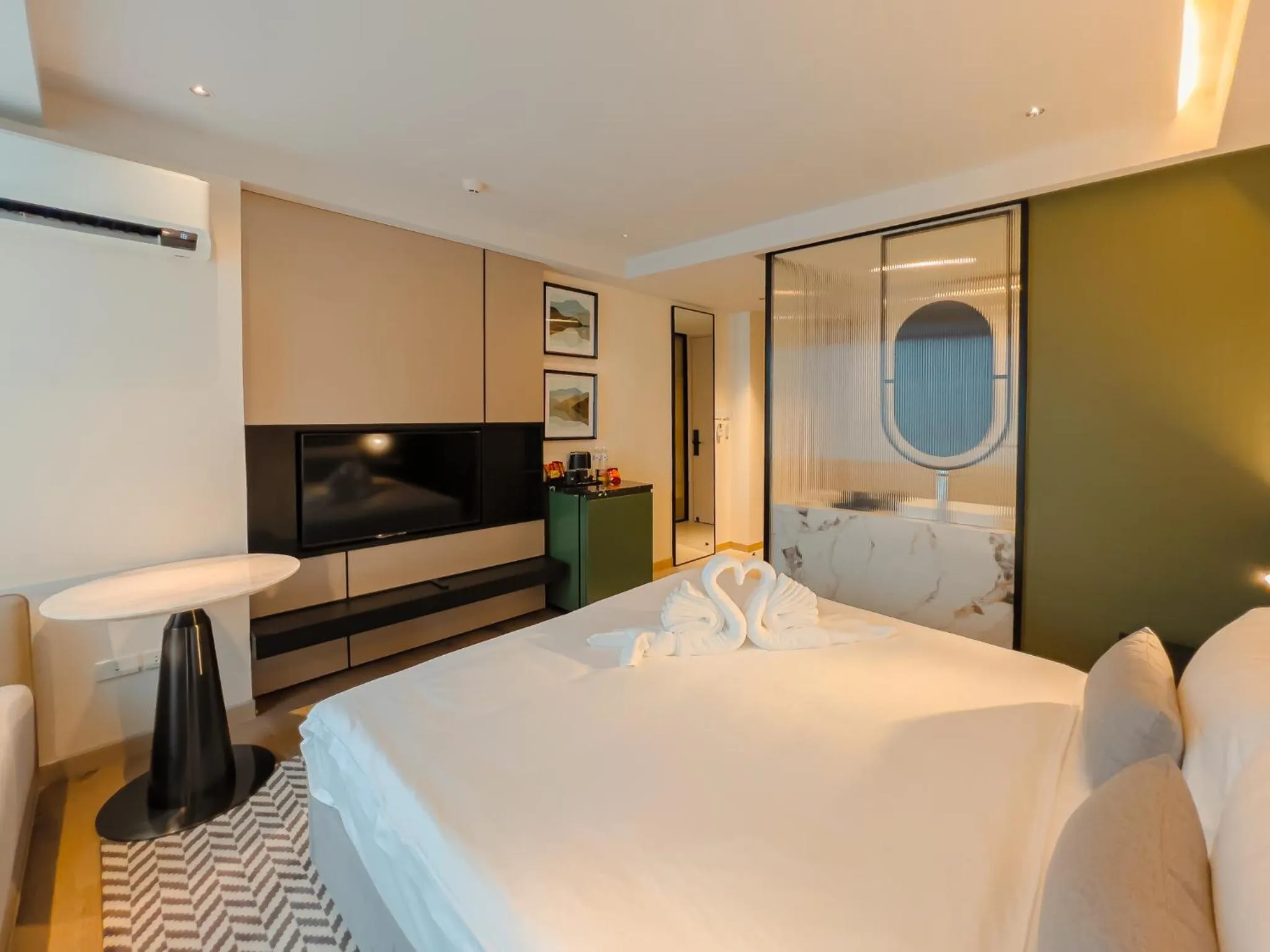 Photo of the whole room, Bed in Cha Chiangmai Luxury