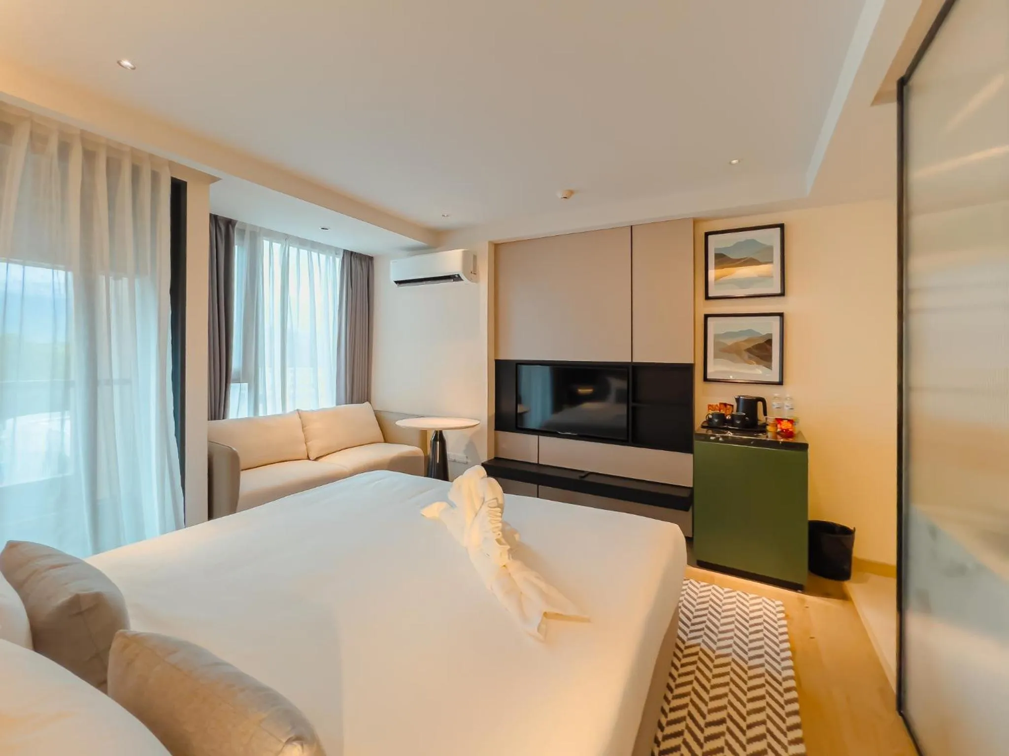 Photo of the whole room, Bed in Cha Chiangmai Luxury