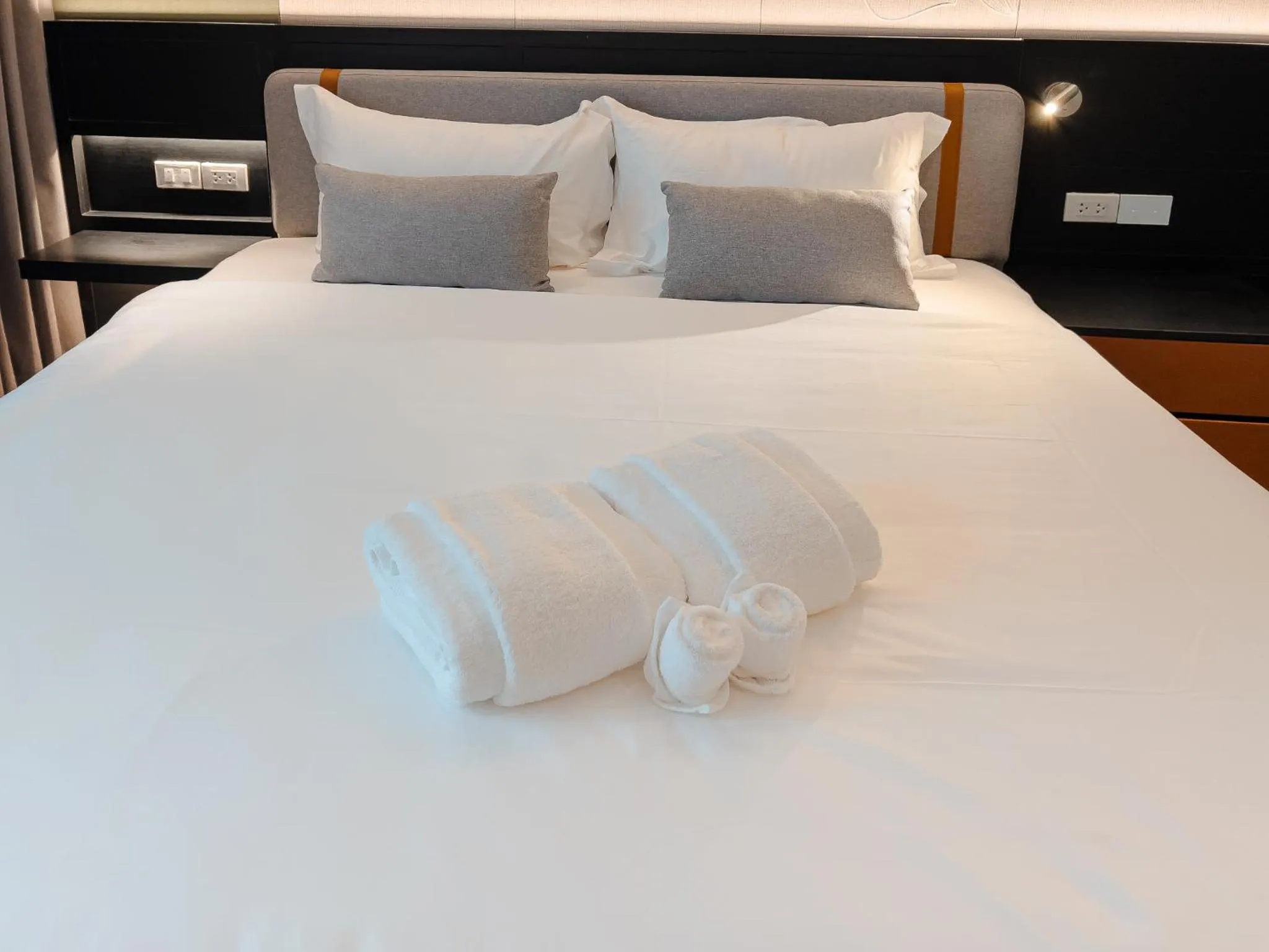 Photo of the whole room, Bed in Cha Chiangmai Luxury