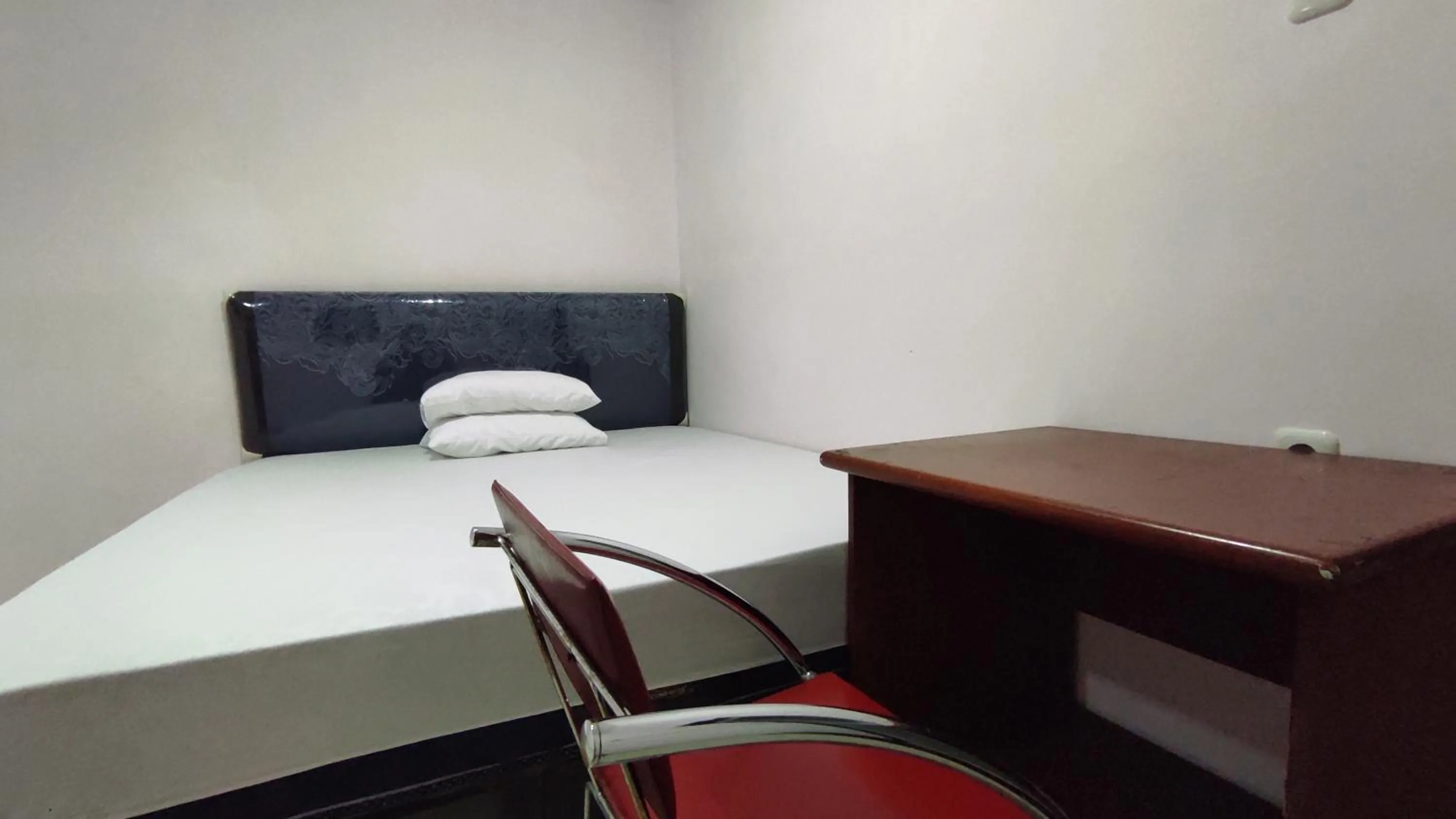 Bedroom, Bed in Hotel O Wisma Syariah Dian Near Pare-pare