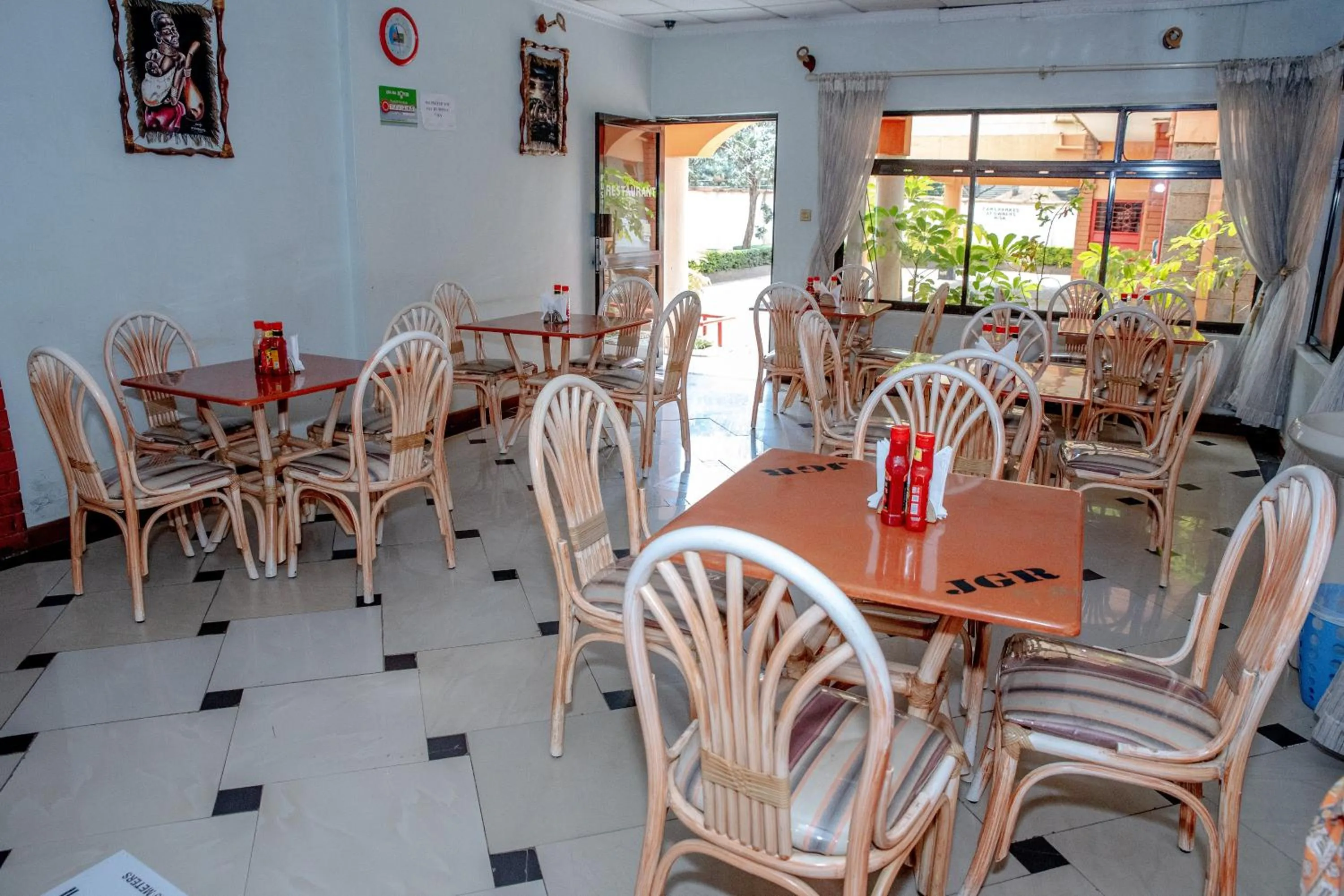 Restaurant/places to eat in Jupiter Guest House - Parklands