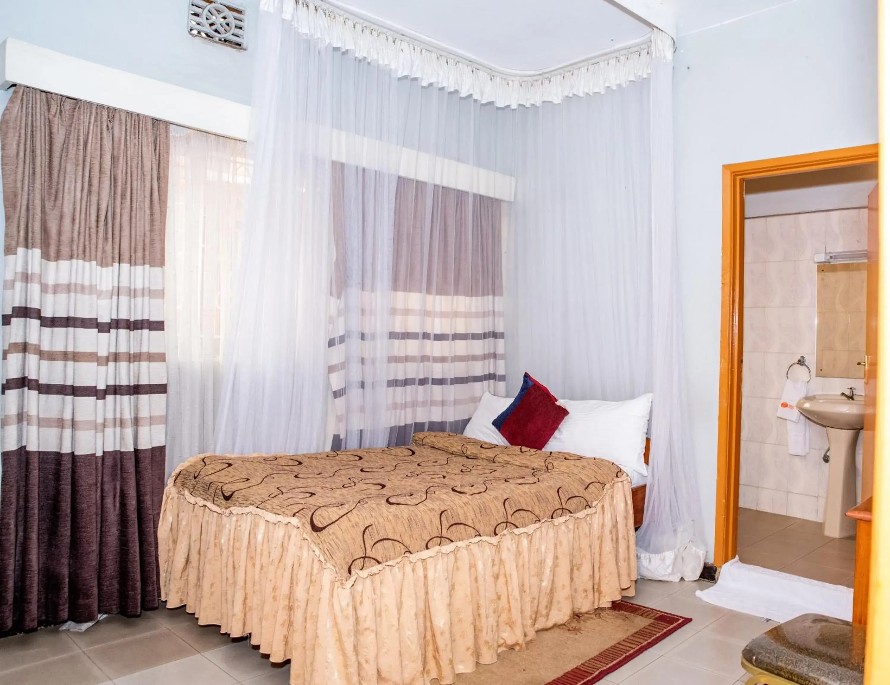 Deluxe Room in Jupiter Guest House - Parklands Deluxe Room in Jupiter Guest House - Parklands