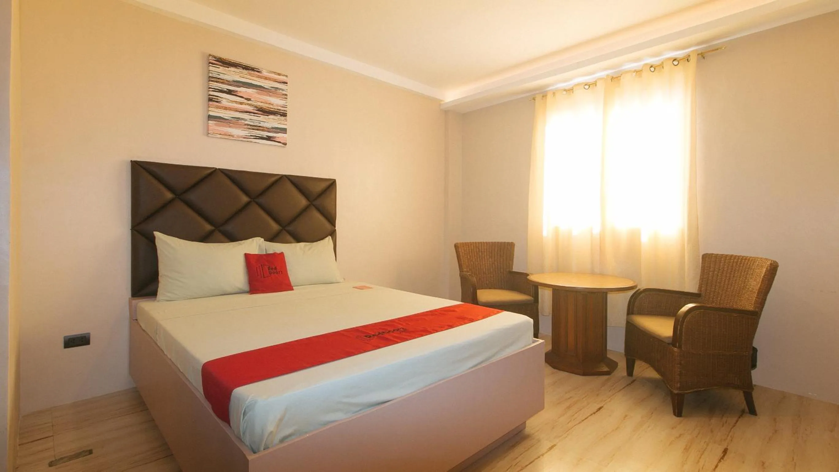 Photo of the whole room, Bed in RedDoorz Plus at Seventy Five Inn Near Manila Airport