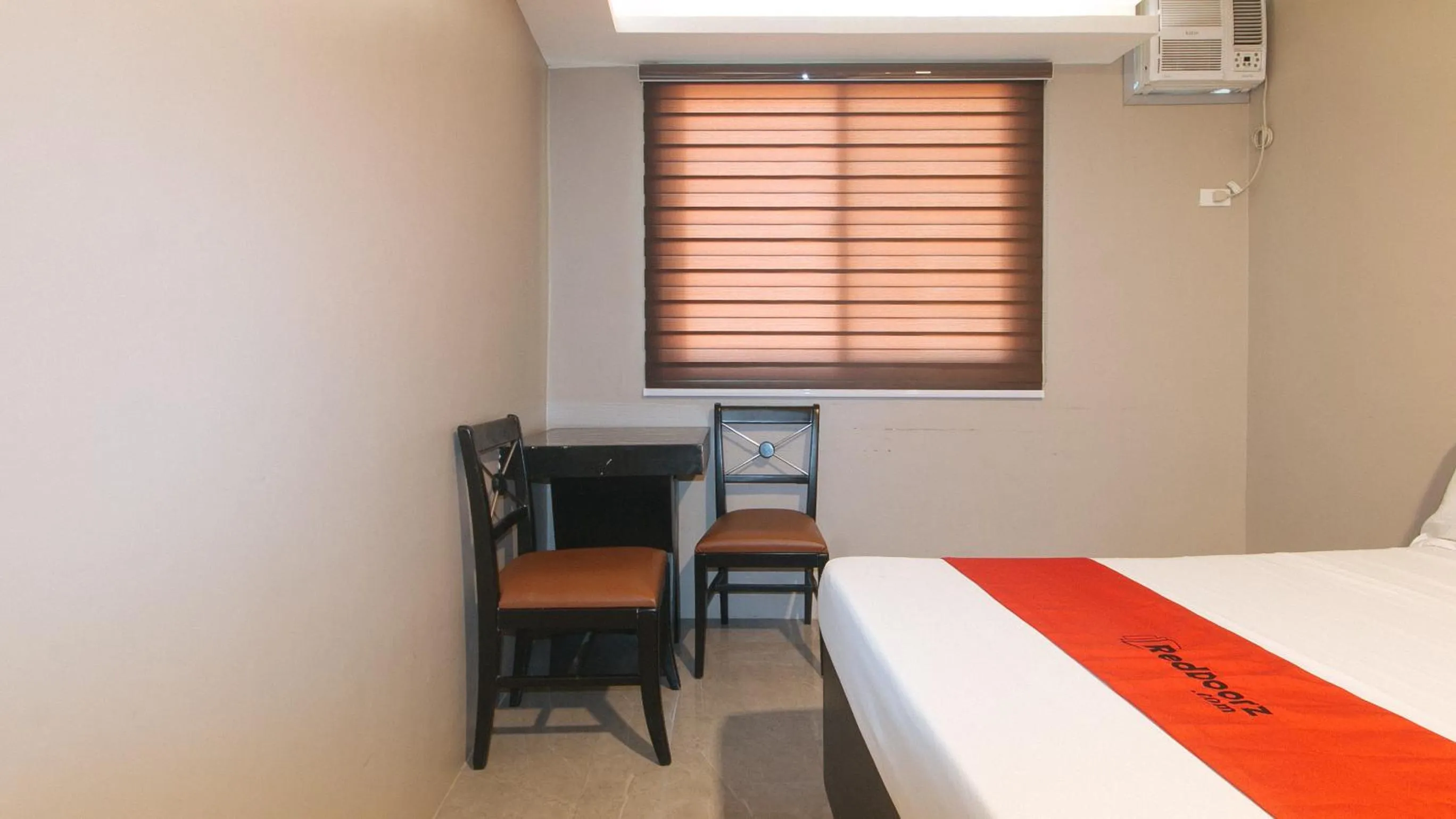 View (from property/room), Bed in RedDoorz Plus at Seventy Five Inn Near Manila Airport