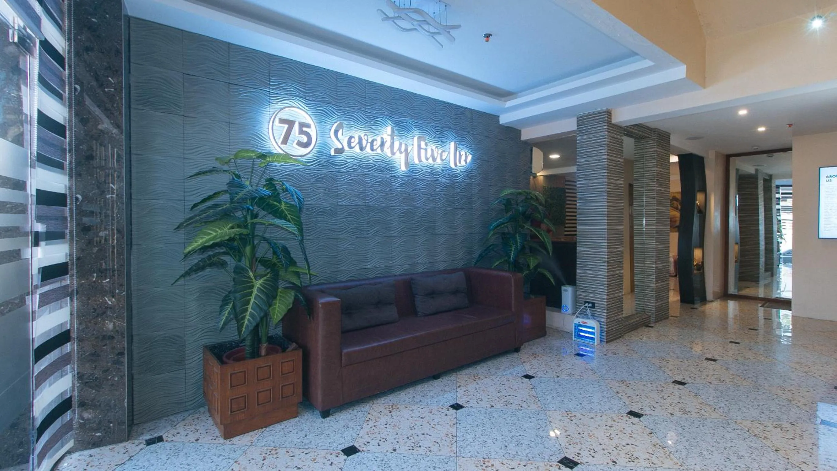 Lobby or reception in RedDoorz Plus at Seventy Five Inn Near Manila Airport