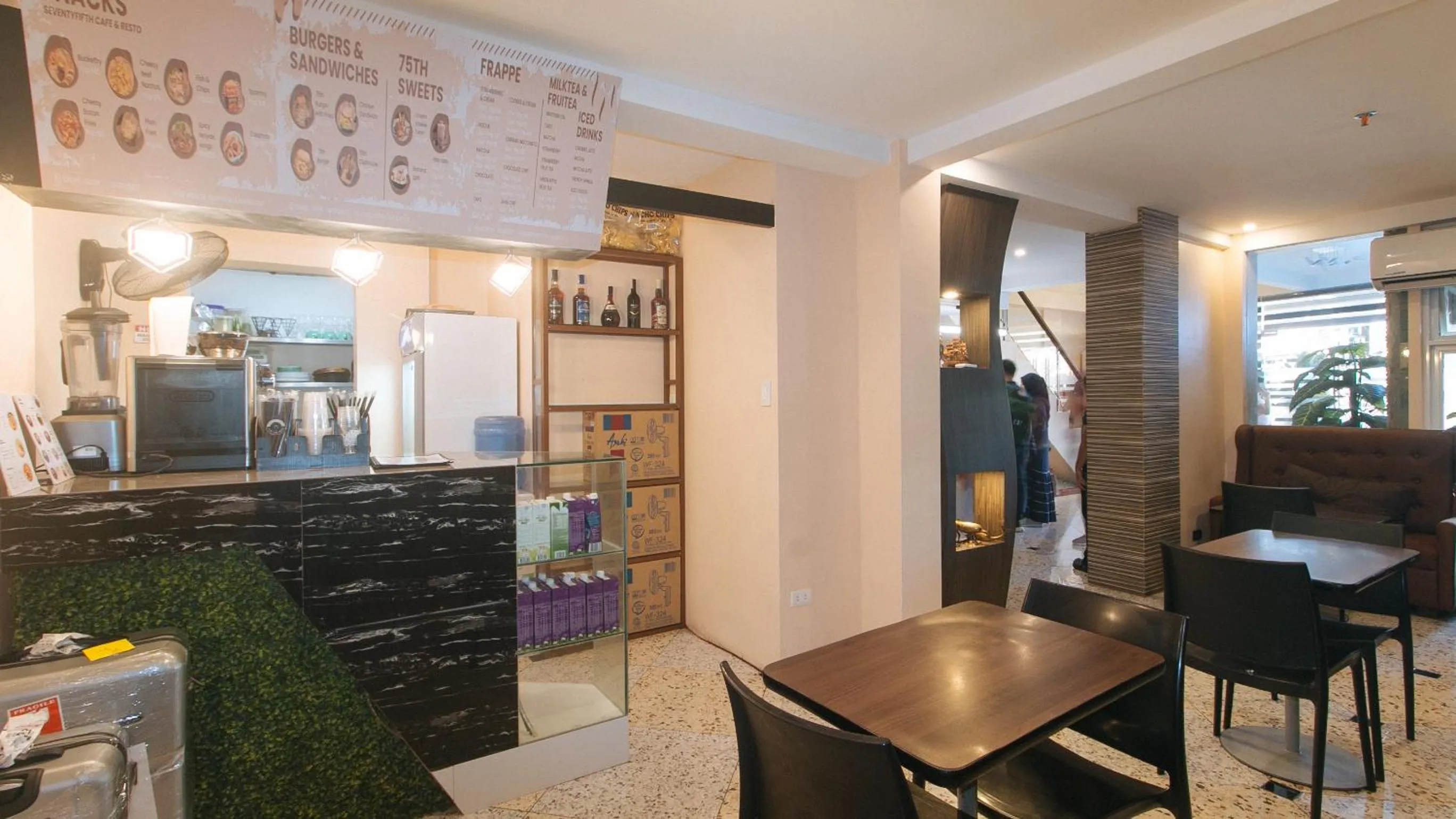 Restaurant/places to eat in RedDoorz Plus at Seventy Five Inn Near Manila Airport