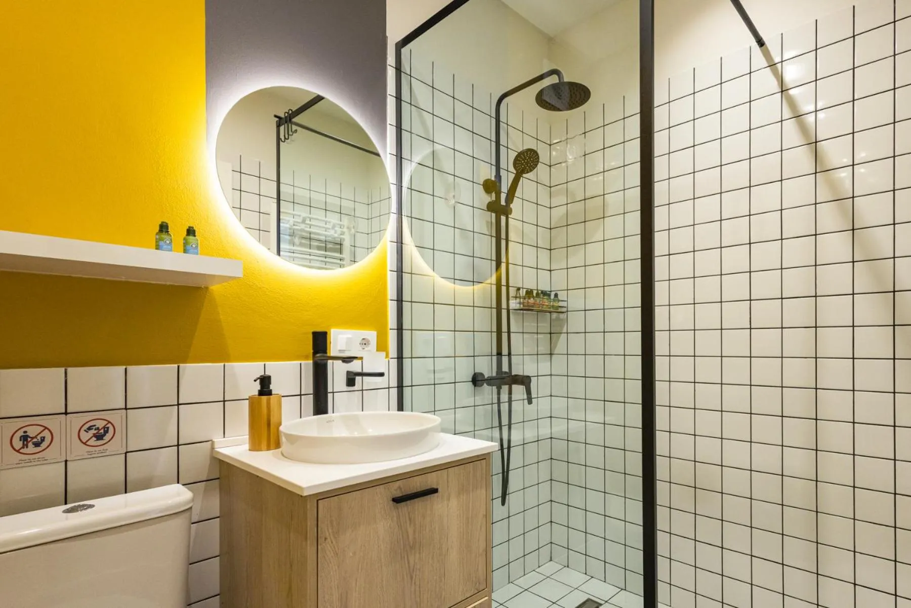 Shower in Apart Hotel Kundzuli