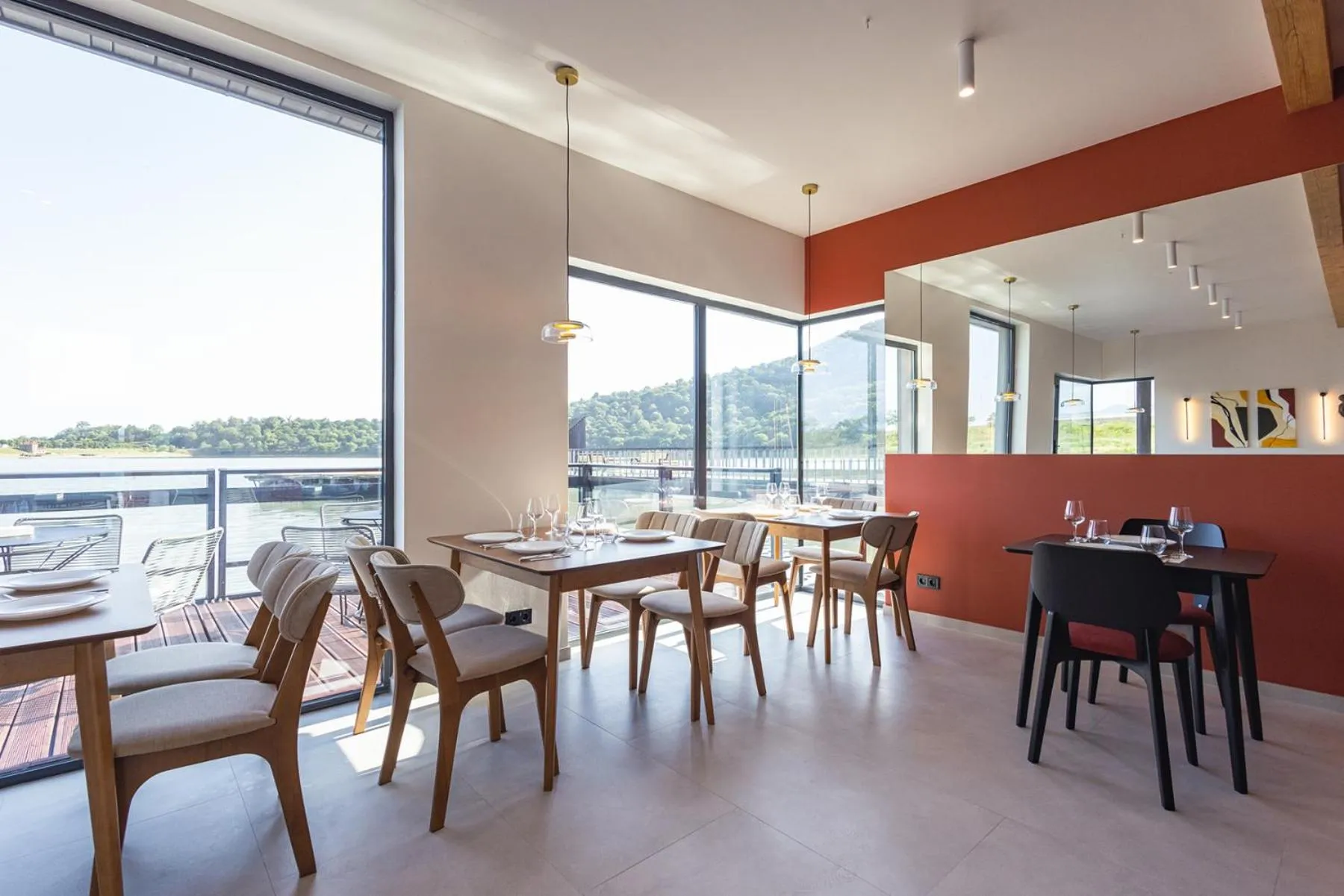 Restaurant/places to eat in Apart Hotel Kundzuli