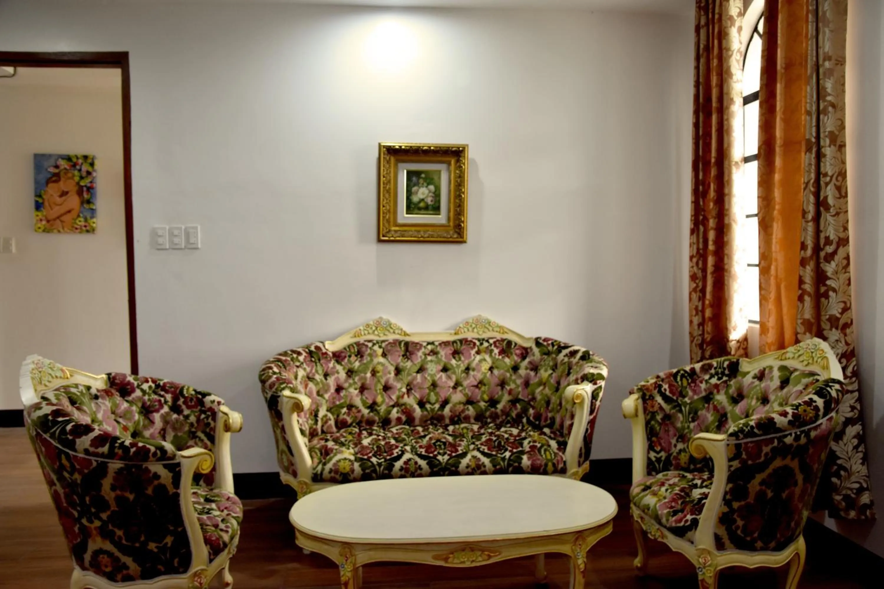 Living room in Isla De Oro Hotel