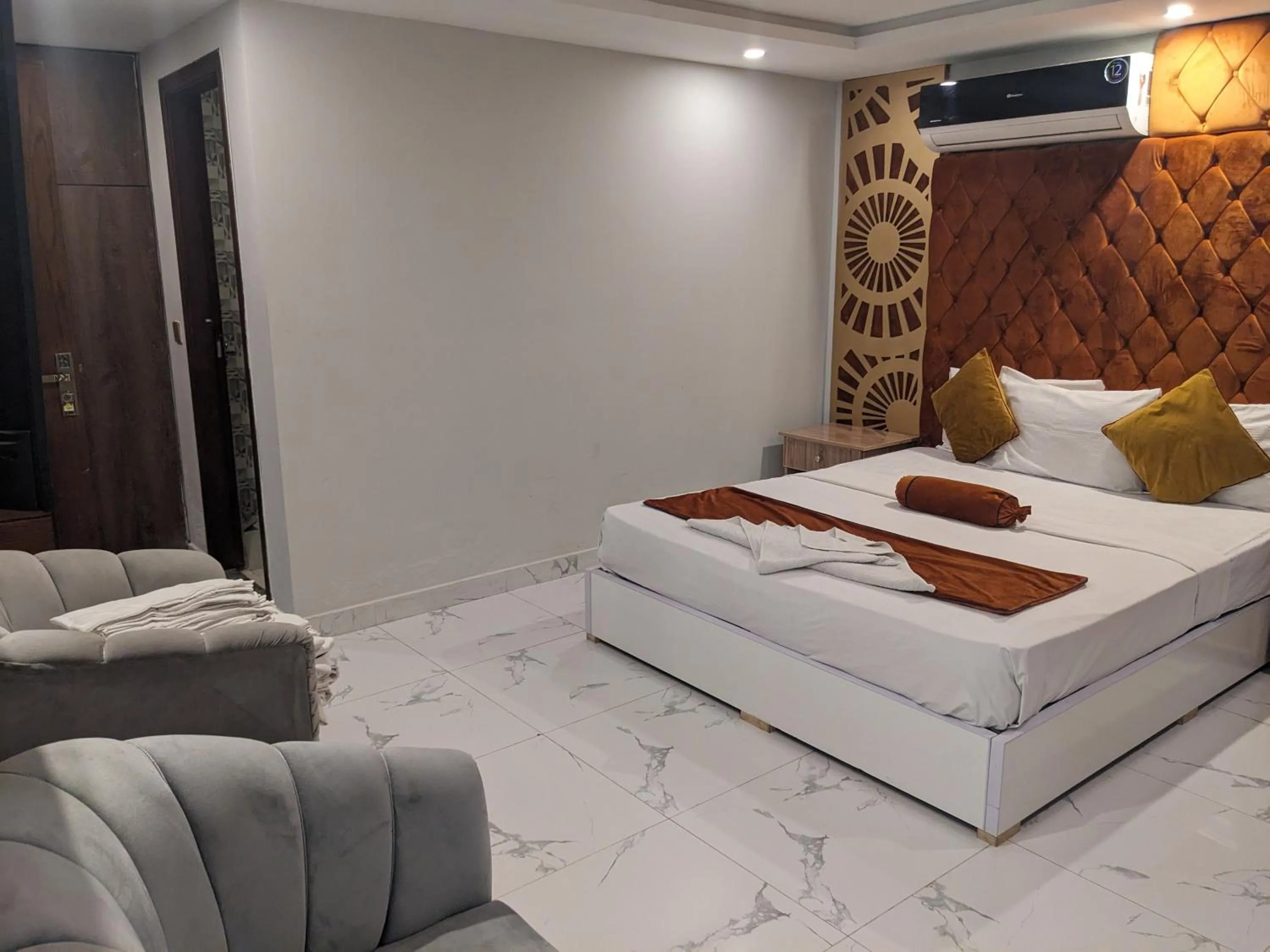 Bedroom, Bed in Nuva Hotel