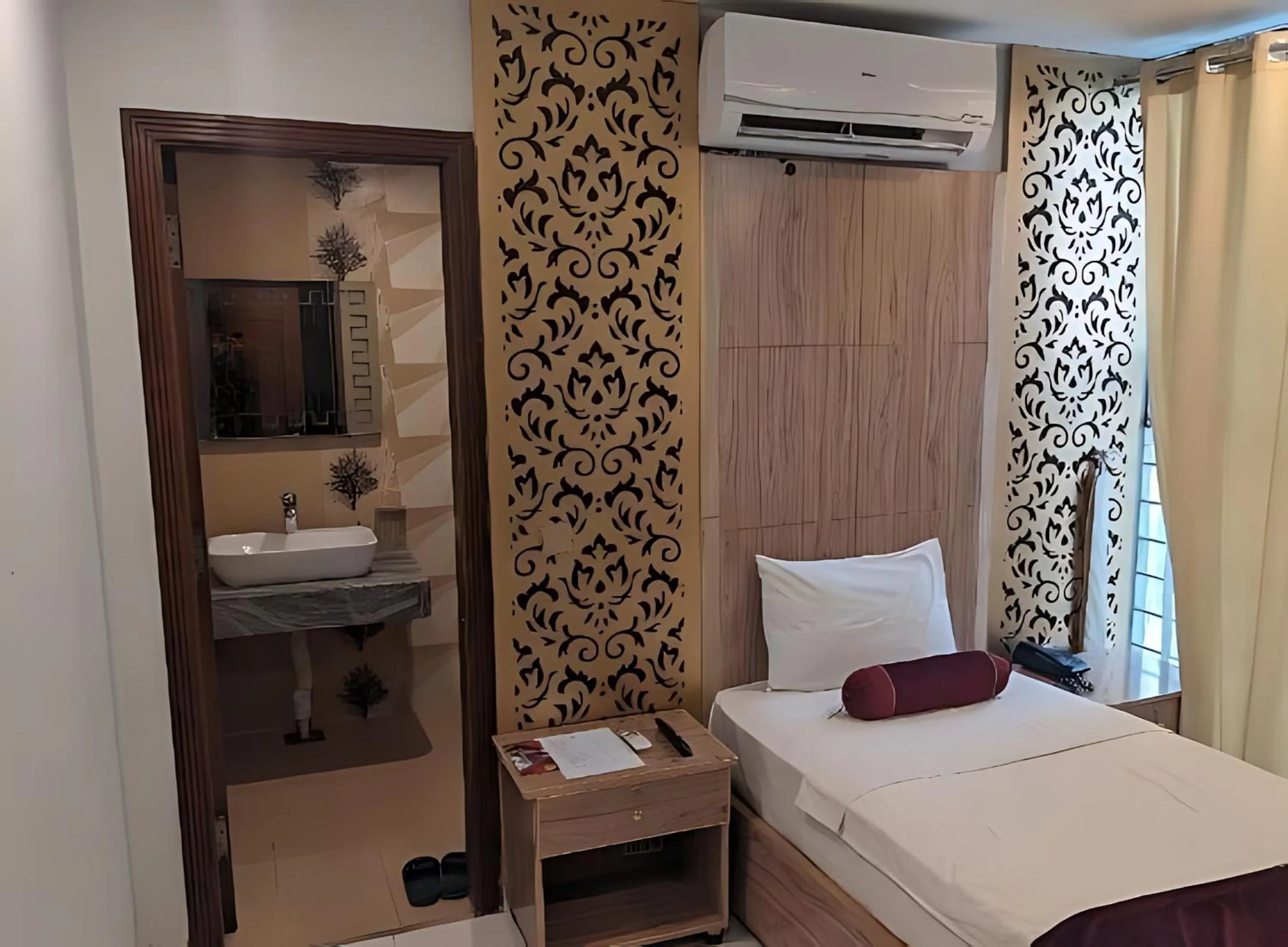 Bedroom, Bed in Nuva Hotel